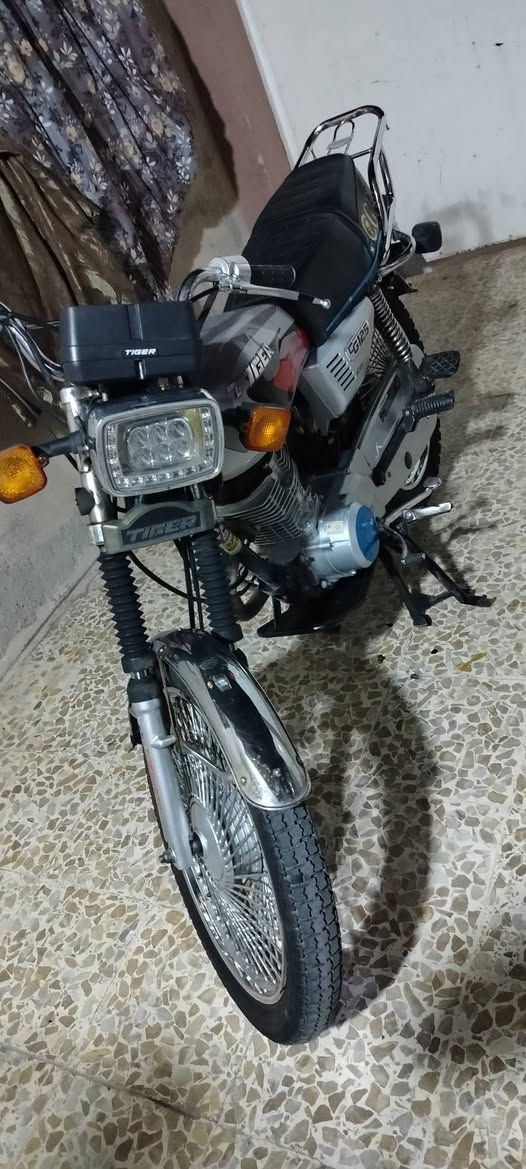 لبيع تايكر موديل 20.محرك شرط ما مفتوح اصبانه ما طاخو تايرات جدد واير منيه كيجات كلو شغال وضع شركه السعر 500   تفصيل انتصل عل رقم ***********
