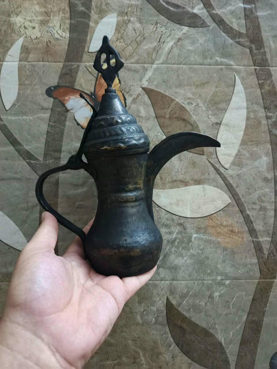 مساكم الله بالخير والبركه 🇮🇶🦋🇮🇶 
كمكم نصراني قديم جدا قياس (26)سنتم 
خالي من كل ضرر وعيوب للاستفسار خاص او الاتصال على الرقم التالي (***********)(كرار الشيخ)
