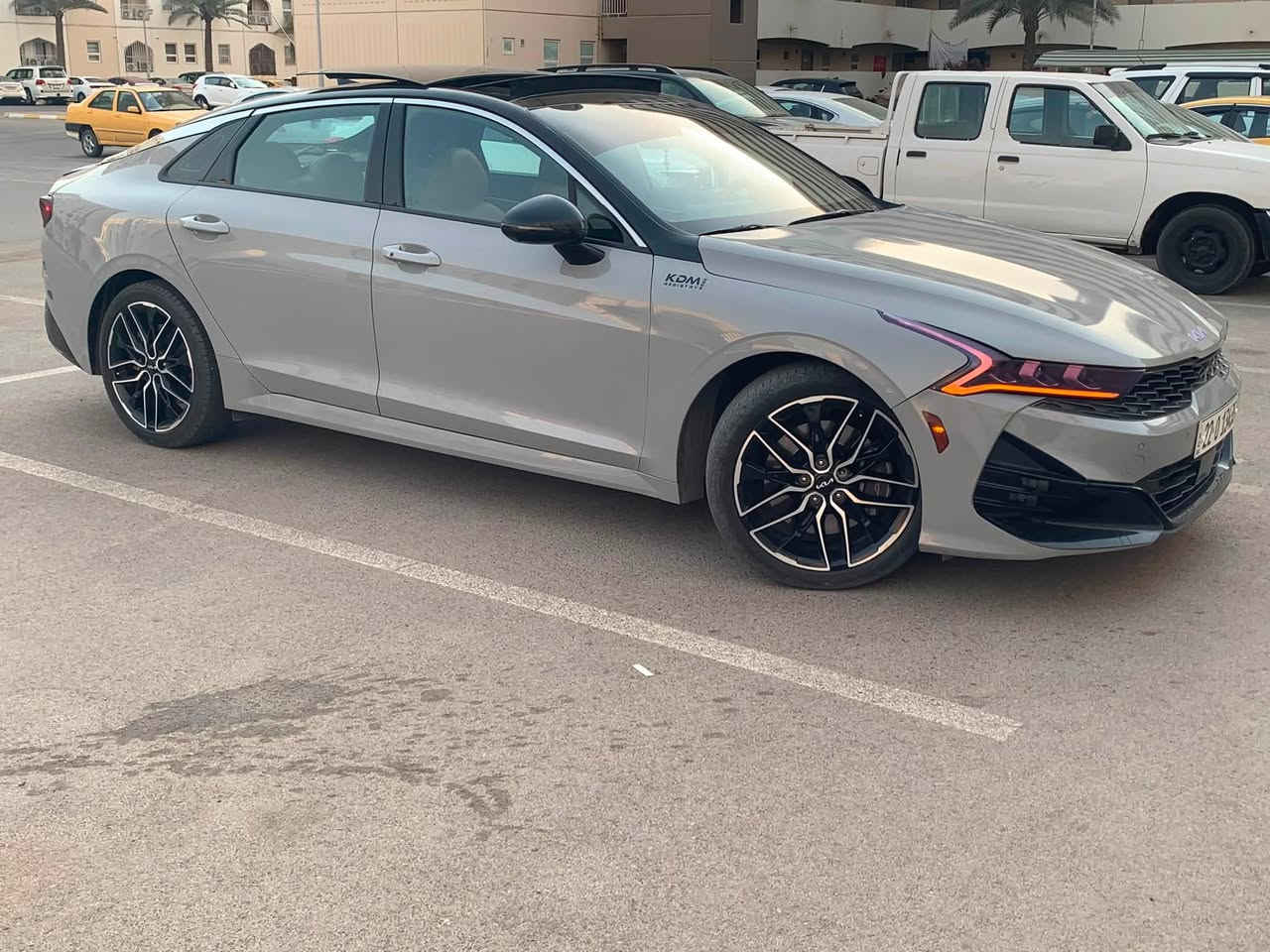نــوع الــمـركـبة:- K5 - GT
الـــــمــوديــــل:-2024

حــجـم الـمـحرك:- Turbo 2500

الــــعـــــــــداد:27 الف ميل

الايــــربــاكـــات:-ستيرن 
القطع المصبوغة فقط بنيد بدون دواخل كفاله وبيها بارد بصندوك وتكحيل بسيط بالتكمة 

الـــــــوحـــــــة:- اربيل المرغوب ( شرط التحويل او وكالة  )
 
السعر 190$ وبيها مجال بسيط جدا

المواصفات 
- بصمه تشغيل + ابواب
- تشغيل عن بعد ( Remote Start )
- بنوراما فتحتين 
- داخل جلد ( جملي )
- كشنات كهربائيه للسائق والراكب مع خاصيه التخزين memory مع تدفئه + تبريد بالكشن مختم GT
- تدفئه بالستيرن + تحكم ستيرن جهـتين 
- شحن لاسلكي
- لايت زينون ٣ عدسات ديناميكي ذكي وحساس تشغيل لايت تلقائي  
- كشافات زينون
- بك لايت led متصل
- 5 كاميرات محيطيه 360ْ
- رادار امامي + خلفي + جانبي مع خاصيه العرض view
- نظام النقطه العمياء مع تحذير الاصطدام مع خاصيه التوقف التلقائي عند الرجوع للخلف
-حساسات امامي +خلفي عدد8
- مثبت سرعه ذكي تفاعلي مع الرادار 
- نظام كشف حركه المرور الخلفيه توقف ذاتي عند مرور شخص او سيارة من الخلف 
- مساعدة البقاء في المسار في حال عدم الانتباه 
- مساعد الخروج الامن عند فتح الابواب 
- شاشة وسطية 10.25 إنش تدعم Apple CarPlay & Android Auto 
- خاصيه التحكم بصوت المحرك عن طريق الشاشه Active sound design ٣ وضعيات 
-نظام صوتي محيطي من شركة Boose العالمية عدد 12 سماعة
- درايف مود ٤ وضعيات للقياده 
‏Normal,sport,sport plus ,custom 
- نظام ترحيب عند الاقتراب فتح الاضواء والمري 
- فتح الجنطه عند الاقتراب
- مري شفط + قلاب عند الرجوع للخلف 

العنوان:-بغداد-كرادة ***********
