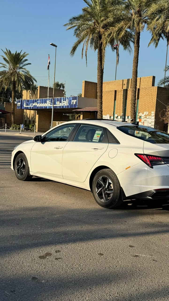 🚘 للبيع النترا 2023 خليجي 🚘
🔹 اللون: أبيض
🔹 المحرك: 2000cc
🔹 وارد خليجي
🔹 كير AT المرغوب
🔹 الممشى: 90 ألف
✨ فول مواصفات: 
✔️ فتحة سقف 2 طكه
✔️ بصمة وتشغيل عن بعد
✔️ حساسات أمامية وخلفية
✔️ نظام ترحيب
✔️ مرايا شفط
✔️ شاشة أصلية تدعم Apple CarPlay و Android Auto
✔️ 3 وضعيات قيادة (Eco / Normal / Sport)
✔️ نظام ABS
✔️ تبريد ثلاجة قطعتين
📌 السيارة بانزين محسن بالكامل
📌 الدهن كله أصلي
📌 باتري جديد
📌 مكفولة محرك وگير
🔧 الملاحظات:
باب خلف السايق صبغ
الجاملخ الخلفي عكس السايق صبغ
بارد بلبنيد شوية
رصعات خفيفة بالدواسة
بيها دواسة بسيطة تحت باب السايق ومصلحة
ومرفق صوره السونر للسياره
💰 المطلوب: 160$ 
📍 المكان: بغداد - حي الجهاد / حي الحسين
📞 ***********
