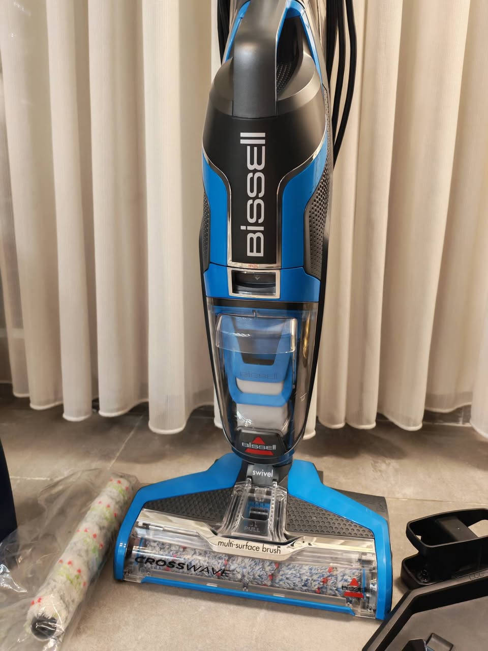 للبيع: BISSELL CrossWave الأصلية
✅تكنس وتمسح بنفس الوقت، مناسبة للسيراميك، البورسلين، والباركيه.

✅ نظيفة جدًا وحالتها ممتازة  نظافته ١٠٠٪ 

✅معها المنظف الأصلي

✅ رول إضافي جديد (غير مستخدم)

✅ جاهزة للاستخدام مباشرة

✅ كارتون مالتها موجودة و جديدة
السعر : ٢٢٠ الف دينار و بيه مجال
للتواصل واتساب/ 
***********
