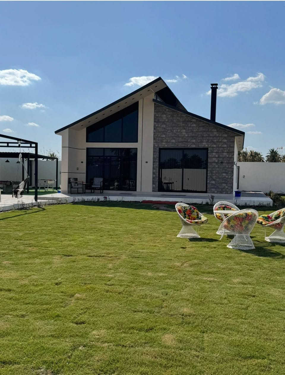 🌿 مزرعة للإيجار اليومي 🌿
📍 بغداد – الدورة – البوعيثة

موثقه بتطبيق اجرلي 
للحجز والاستفسار:
📞 ***********
