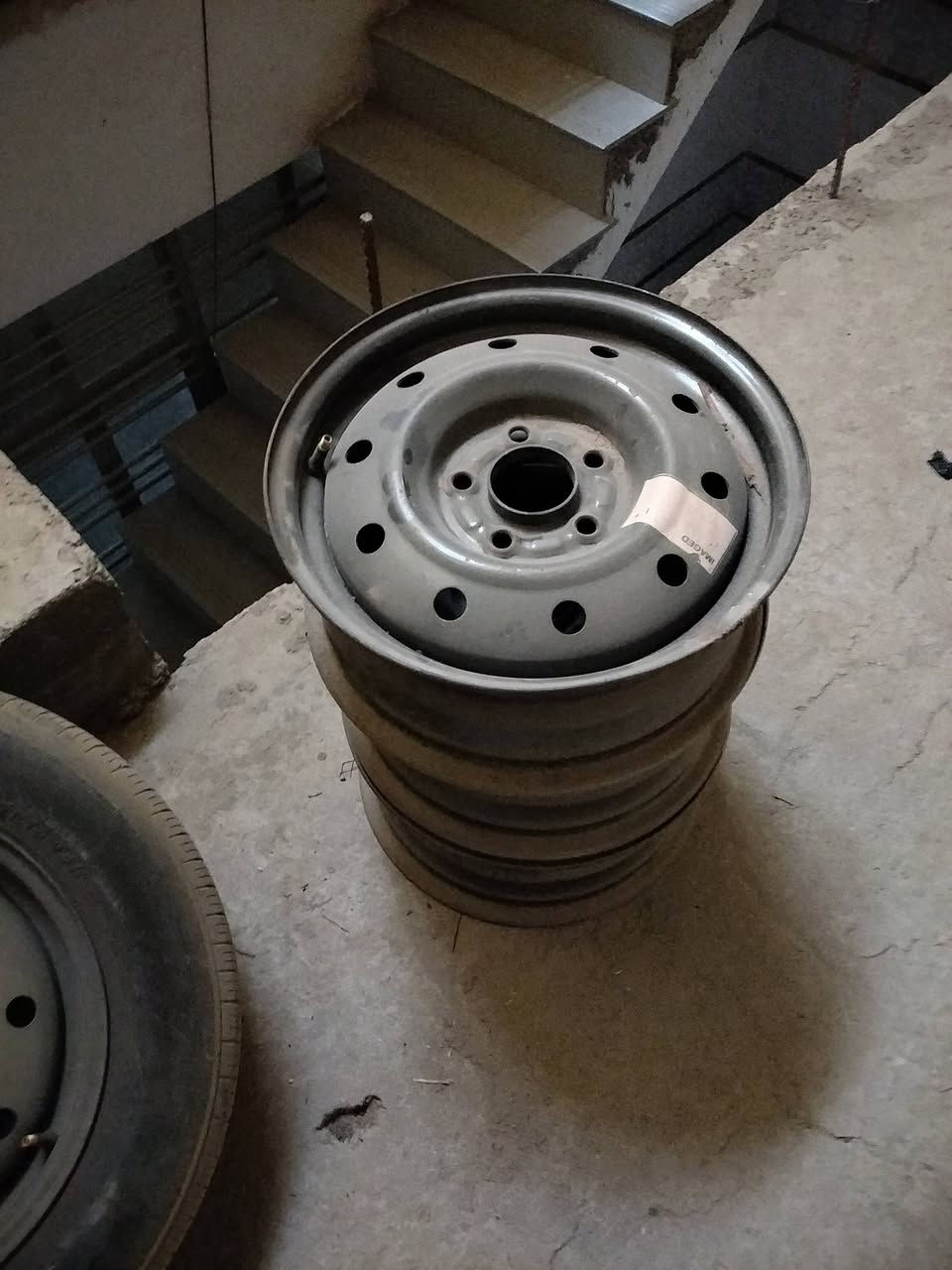 ويل عادي مضلع زائد تايرات ثلاثه مضلع زائد تاير 24 الانترا كوري جديد
سعر مناسب تسأل عل رقم مكان مدينة الصدر حي طارق رقم ***********
