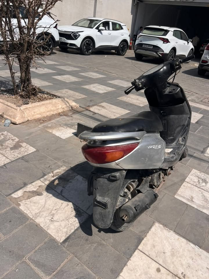 السلام عليكم دراجه بريز للبيع دراجه حلوه مكينه ناعمه بس يرادلها ترتيب السعر 350الشراي يتصل هاذه الرقم ***********عنوانها بغداد البلديات
