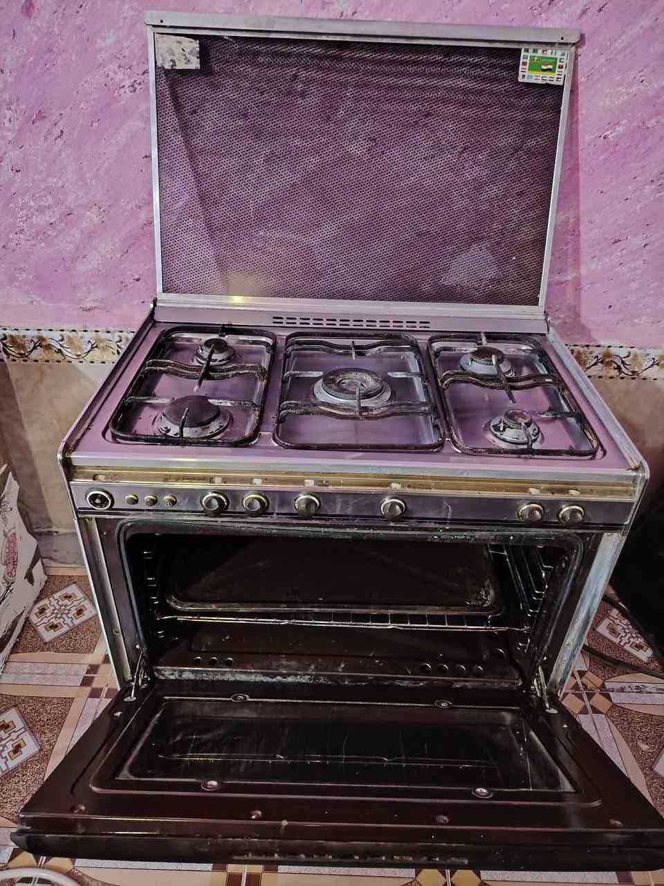 طباخ فريش مصري نضافه فول هوه وافرانه وسعر مناسب متواجد وات ساب ***********
