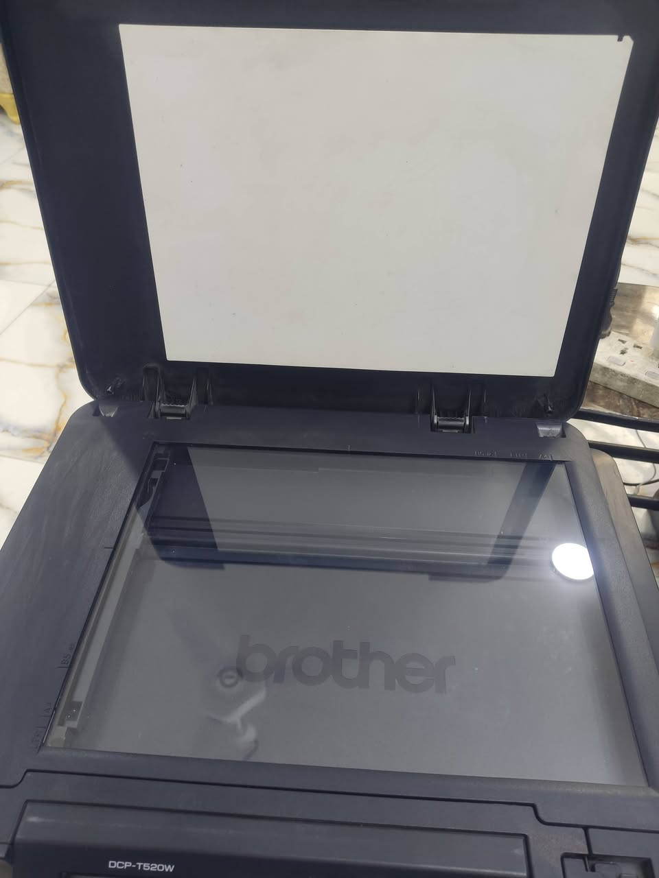 السلام عليكم طابعة برذر t520w طابعة نضيفة نسبة نضافة 90 بالمية  وهاي صورها والتسيت كدامكم  سعرها 150 وبيه مجال بسيط  مكاني كربلاء وماعندي توصيل الي يريدها يدز شركة توصيل هو يجي ياخذها بكيفه 
وهذا رقمي ***********
