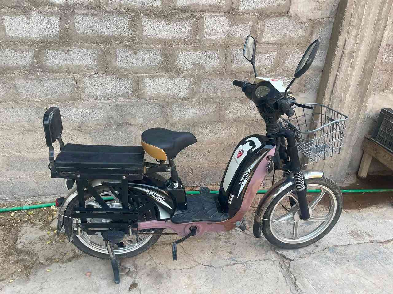 ب٥٠٠ شرط بعدهة جديدة خمس بطاريات جدد شادهن شهر الرابع اشتريتهة ب٧٥٠ الف الله شاهد تلفوني *********** بي واتس للي يحب يستفسر مكاني بغداد
