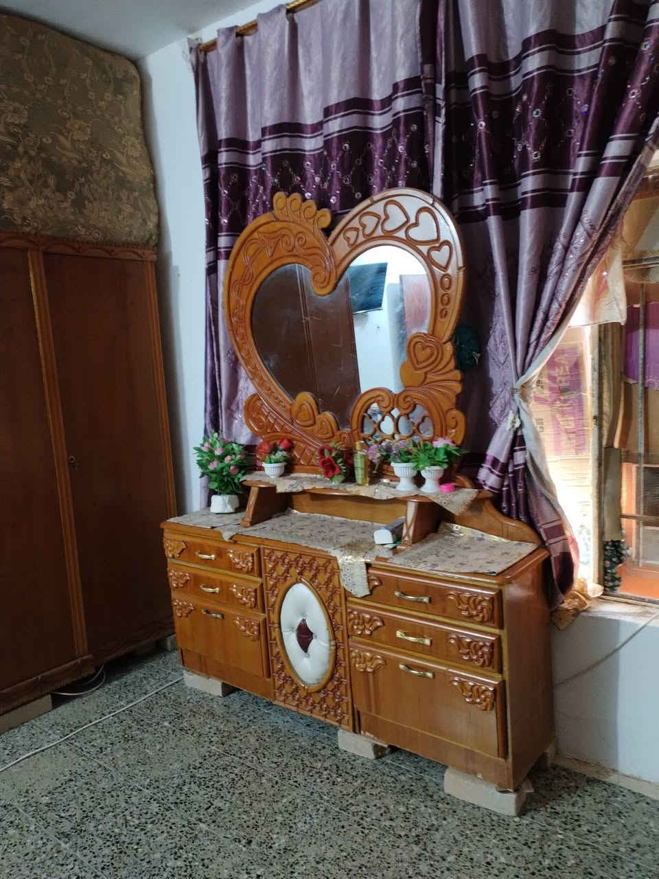 السلام عليكم ورحمة الله وبركاته
غرفه خشاب صاج اصلي
مستعمله للبيع
للأستفسار
***********
