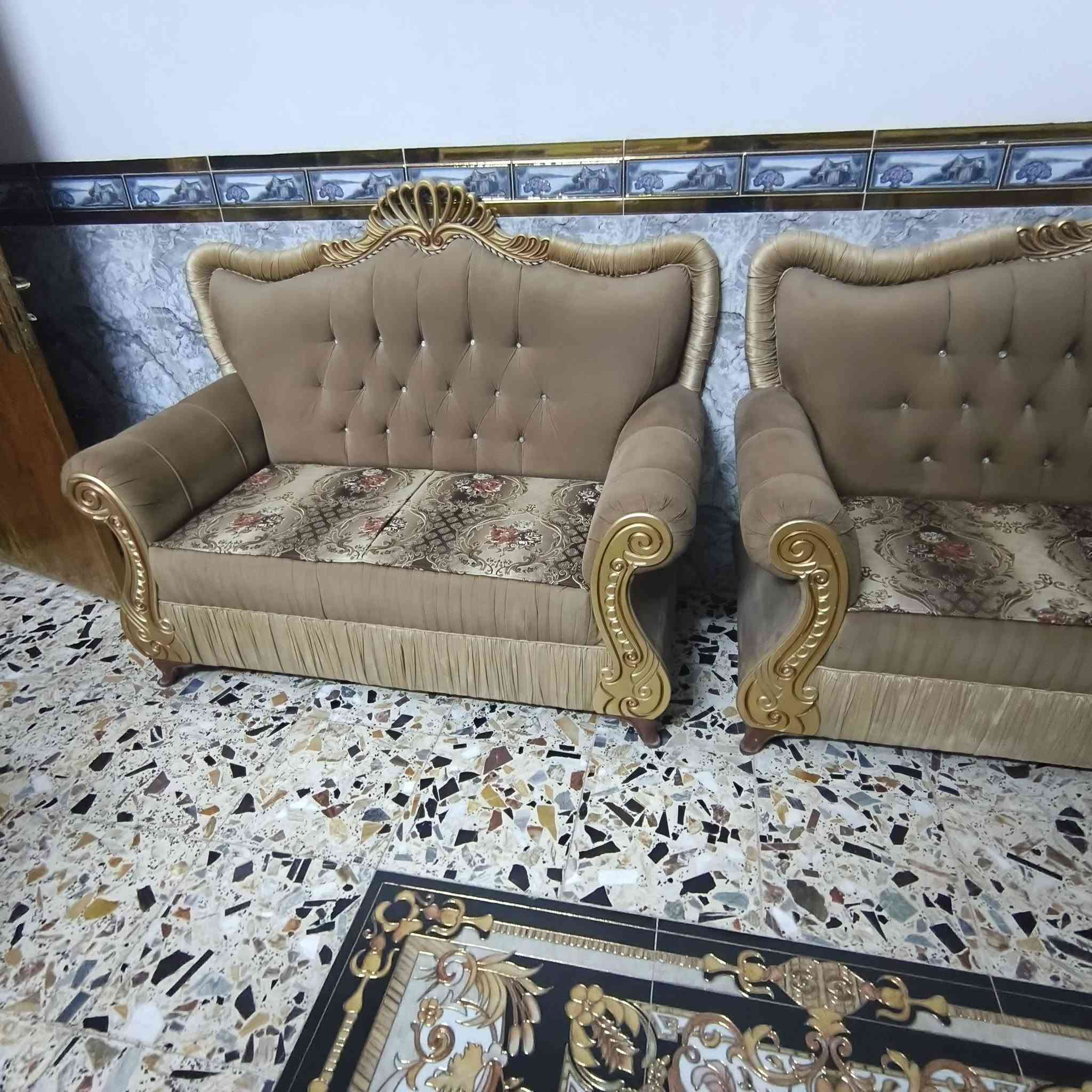 للبيع
تخم استقبال كامل أخو الجديد نضيف ويا كوشات جديده سفنجاته ضغط عالي تخم ضهر نضيف فقط أحد التخومه رجله فالته رجلي موجوده بس ماشاده السعر 400 للاستفسار***********
