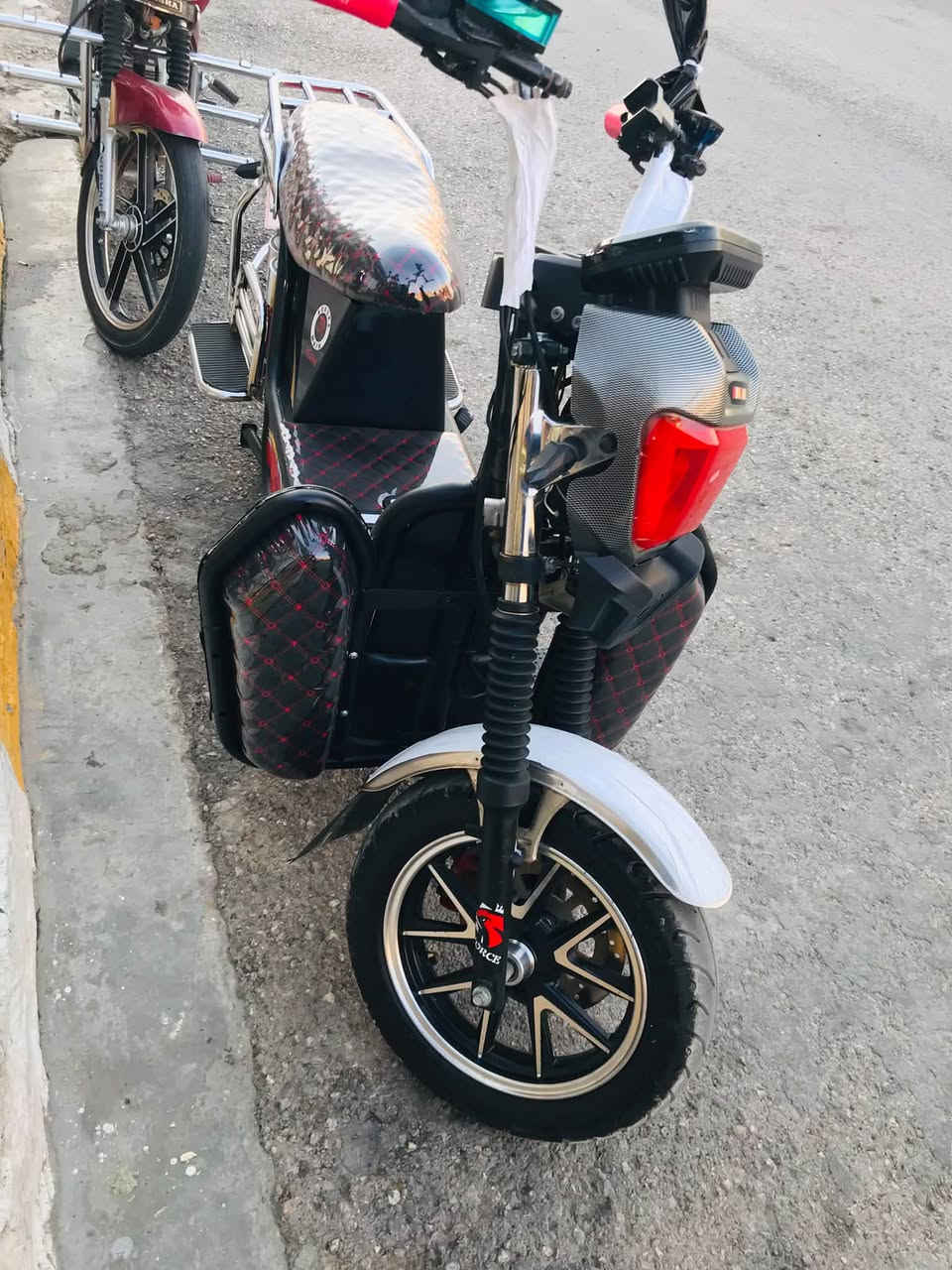 يالله ماطور للبيع موديل 24 بعده جديد البطاريات عل فحص جدد كهربائيات كلها شغاله السعر 525 بي مجال لطيبين تواصل ***********🤍📞
