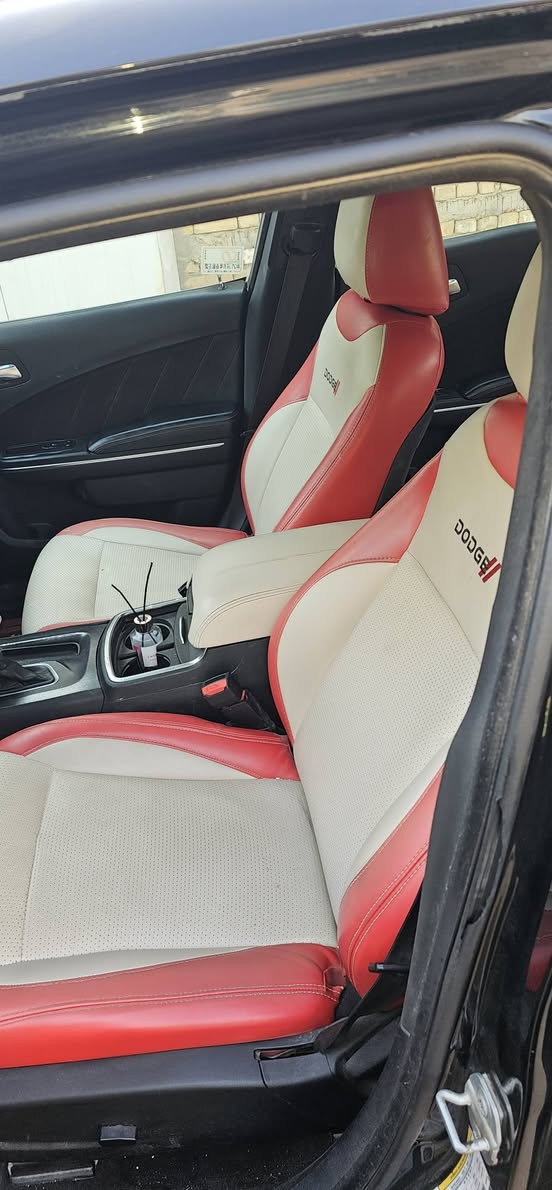 تشارجر SXT • ٢٠٢٢ • بدون ايرباك