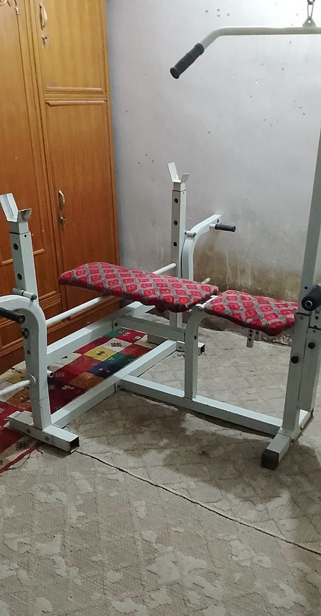 مسطبة بنج بريس ماركة اصلية حديد قوي درجة اولى مو من ذني التجاريات الخفيفات بيهة مستويات اعلى ومستوي واسفل وبيهة سحب بكرة وتمارين ارجل امامي وخلفي وكيل فراشة نائم والمقاعد مدوشمة سعرهة 165 ألف سعر نهائي عنوان بغداد للشراي مراسلة الصفحة او الاتصال على الرقم *********** يوجد توصيل بكروة في بغداد فقط

