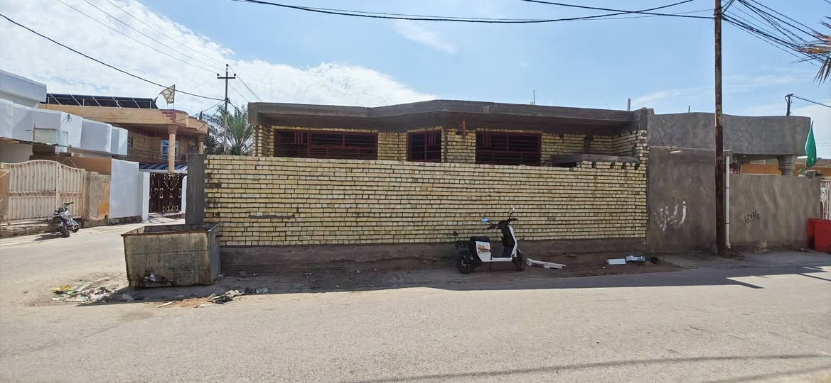 مكلف بالنشر
السلام عليكم بيت للبيع ركن هيكل مساحه ١٥٠ متر مع قطعه ١٤٥ متر
الموقع حي الصادق 
مقابيل ابو جاسم التميمي وابو ضرغام السعدي
التفاصيل في الصور والفيديو
رقم صاحب الملك للتواصل 
***********
