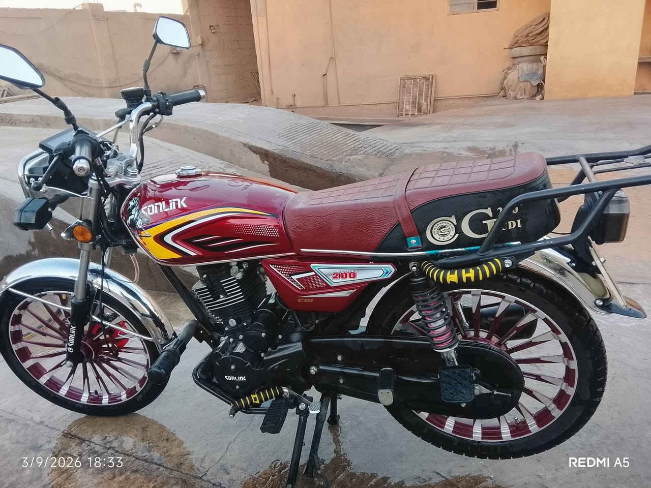 السلام عليكم دراجه ناريه للبيع السعر 900 الدراجه كفاله ما عده الشاشه بيهه خربطه بصيطه.المكان القائم الكرابله.الرقم ***********
