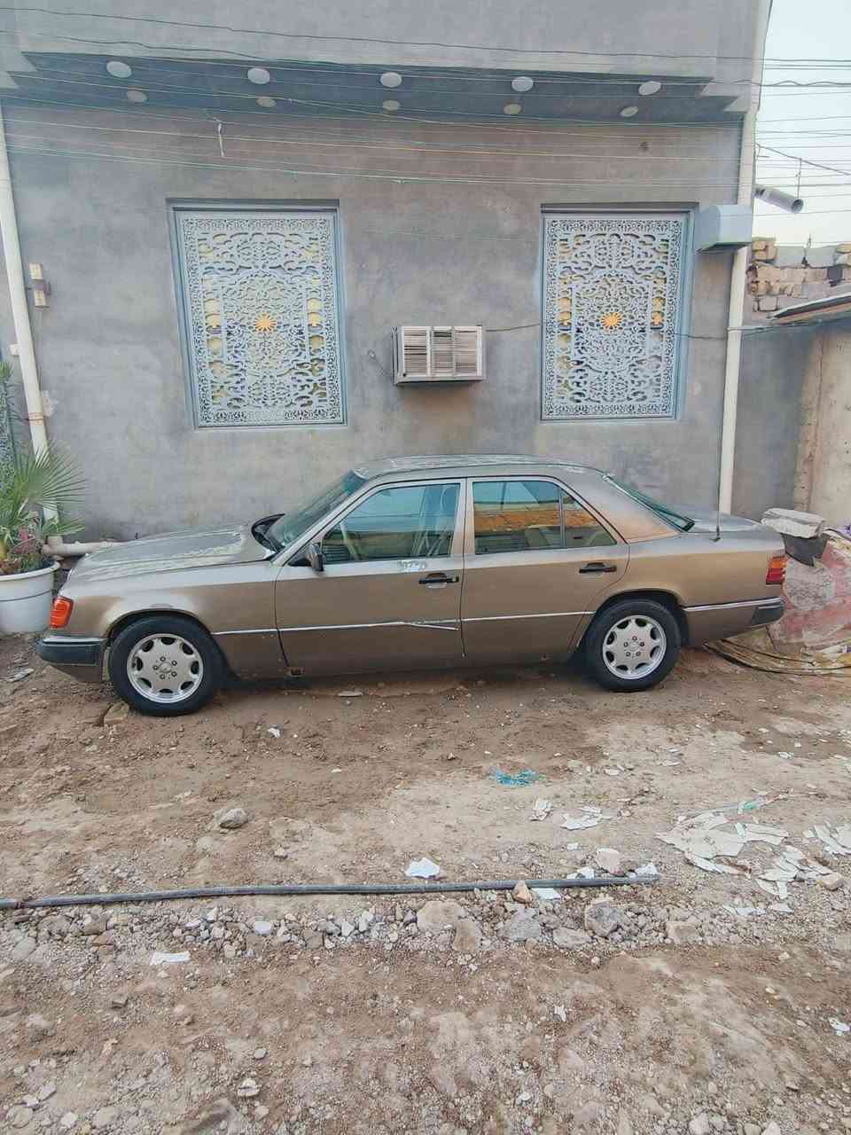 سياره مارسدس دب 1988محور مكينه 2.5سعر بالخاص ***********
.
