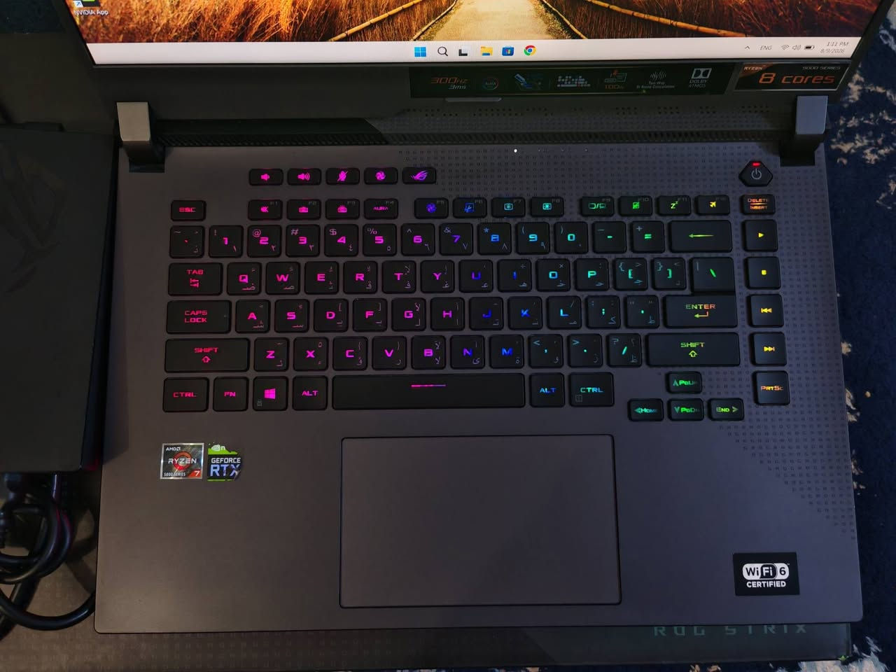 للبيع لابتوب كيمنك ايسوس روج سترايكس ج15 وكالة خليجي اصلي
ASUS ROG Strix G15 (G513QR) Middle East

بحالة ممتازة (استخدام قليل ونظيف جداً) مع كافة ملحقاته الأصلية والكرتونة الكاملة.

المواصفات:
المعالج (CPU): 
AMD Ryzen 7 5800H 
(8 أنوية / 16 ثردز أداء قوي جداً).

كارت الشاشة (GPU): 
NVIDIA GeForce RTX 3070 
بسعة 8GB VRAM وكامل سحب للطاقة 130+ واط (يقبل تشغيل أحدث الألعاب والبرامج الثقيلة بأعلى إعدادات).

الذاكرة العشوائية (RAM): 
16GB DDR4 (8GB x 2) 3200 MT/s.

التخزين (SSD): 
1TB M.2 NVMe PCIe High-Speed SSD.

الشاشة (Display): 15.6 بوصة FHD بتردد عالي 300 هرتز وزوايا رؤية واسعة (WV).

البطارية: 4Cell اربع خلايا بسعة عملاقة 90Wh تدوم لساعات عمل أطول.

الكيبورد: عربي/إنكليزي مدمج أصلي من المصنع.

الاتصال والمنافذ: 
Wi-Fi 6 + Bluetooth، 
منافذ 
USB 3.2 Type-A (x3)، 
منفذ 
USB 3.2 Type-C،
و
HDMI 2.0b
يدعم ربط شاشة خارجية مباشر مع كارت الشاشة بأستخدام Type-C. 
وشاحن كيبل أصلية نوع الشرق الاوسط/بريطاني
(Middle East/UK).

الأداء واستخدامات الجهاز:

الألعاب (Gaming): يشغل جميع ألعاب الـ AAA (مثل Cyberpunk, COD Warzone, Red Dead 2, GTA V) على أعلى دقة وقوة فريمات عالية بفضل كارت RTX 3070 المعزز بالذكاء الاصطناعي وتقنية DLSS وRay Tracing.

العمل الاحترافي (Workstation): ممتاز جداً لصناع المحتوى، المونتاج وتحرير الفيديو (Premier / DaVinci)، التصميم المعماري وثلاثي الأبعاد (Autocad, Blender, 3ds Max)، والبرمجة.

المرفقات وحالة الجهاز:
الحالة: نظيف جداً خالي من العيوب، يعمل بكفاءة 100%.

الملحقات: الشاحن الأصلي + كيبل + الكرتونة الأصلية يعني كافة الملحقات ويا.

السعر: 1,600,000 / واحد مليون و600 الف دينار.

المكان: بغداد الغدير ويوجد توصيل بغداد مجانا والمحافظات 10 الف.

للتواصل الخاص او الهاتف: ***********
