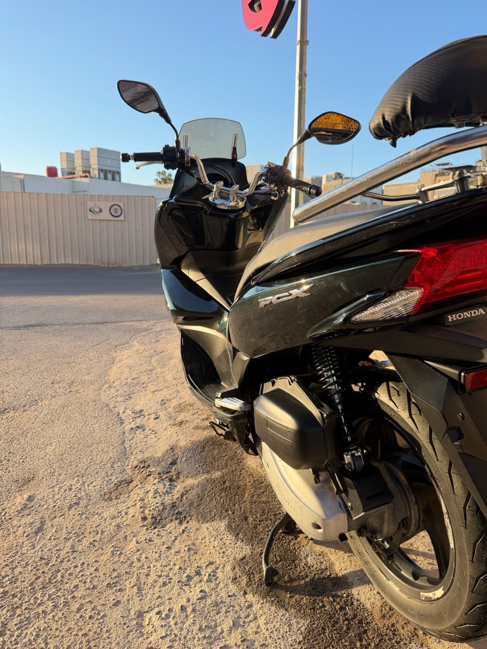 pcx جيل ثاني ياباني مكينة بالكارتون خرسة مكفولة من الفتح ونضافة كفر 75‎%‎
سعر 14 ورقة ومحال بسيط كلش حك الجية 
مكاني بغداد ألاعظمية ساحة عنتر شارع الجندول ***********
