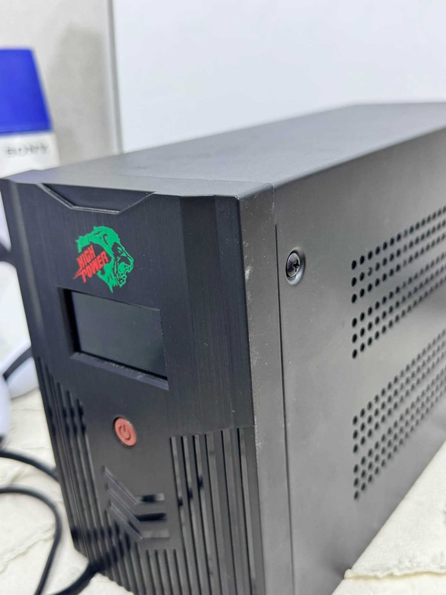 بلي 5 سلم  1TB اوربي 99% نضافتة ، مع كامل الملحقات
وياه كل الملحقات ( جويستك - HDMI - كيبل الباور - كيبل الشحن مال جويستك ) 
وياه قرصين ( FC26  + GTA 5)
وياه UPS  1500 يرادله تبديل بطاريت بس 
وياه سماعة محيطية من ريد داركون  (DIOMEDES PRO)سماعة شكاكية 
البلي نظيف شدة واللعب كبل وتونس خالي 

السعر 925 وبيه مجال بسيط  , مكاني البصرة القبلة حي الجامعة 
متواجد واتساب و ماسنجر  و اتصال
***********
