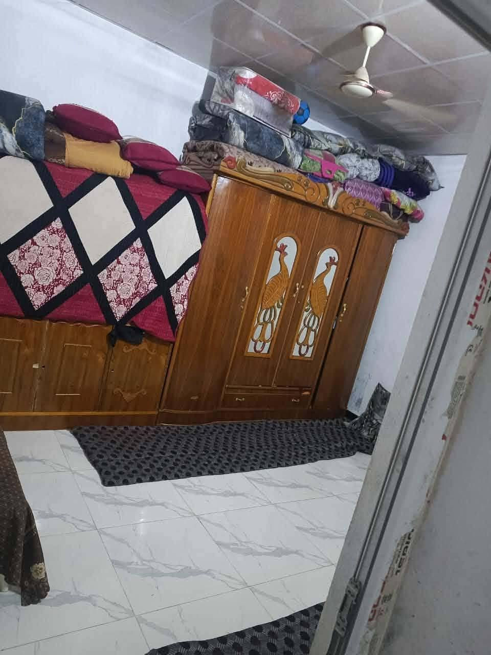 لبيت مساحته 100 قاطين نزال 20  لواجهيه 5  متكون من 4 غرف نوم 3 فوك  وحده جوه الموقع دور زراعة شارع تبليط مجاري  دور زراعة لثالثه قرب لمستوصف مدارس كله قريب عليه   طابو  زراعي سند 25 بس ماشي معامله بطابو لي يشتري اسويله مكاتبه وكاله ويدلل سعره 70 وقابل للتفاوض 
***********
