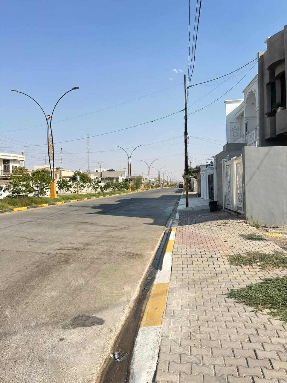 قطعة أرض طابو ١٤٠ متر الواجهة ٧ متر نزال ٢٠ متر ركن للبيع سايدين جامع الشهداء مقابل بيت استاذ مرعي السعر ٧٥ مليون بيه مجال  للاستفسار  مراجعة مكتب علي البياتي للعقار مقابل معارض السيارات اوالاتصال بالرقم ***********
