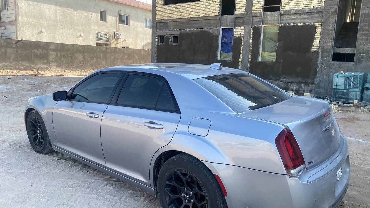 اوباما مديل 15 مرمزه 23 سياره كفاله من الصبق بيهه قطعه وحده صبغ سياره جاهزه فول موصفات S  السعر 165؟( ***********)
