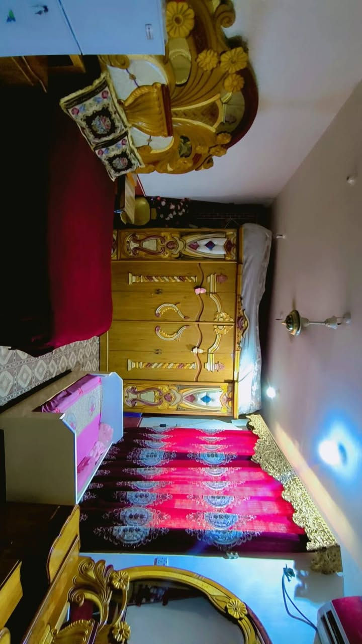 بيت طابقين للبيع/ استقبال 12×4 سقوف ثانوية مطبگ سيراميك وبورسلين الارضيه /المطبخ 5*5سيراميك لسقف صاله كبيرة كلش مفتوحة على الطبق الثاني/ غرفة عدد 6 القياس 6*4 كلهن نفس القياس حمامت وتوليتات ومغاسل مساحة البيت 400 متر طارمة حديقة گدام البيت نص دونم الخدمات ماء ئساله تبليط يوصل الباب البيت مدارس بتدائية و متوسطة البيت يرهم حسينيه ويرهم مدرسه اهليه بناء حديث الاتصال والوتساب والاستفسار ***********

نص مكتوب في الصور:
- REDMI NOTE 8 PRO AI QUAD CAMERA