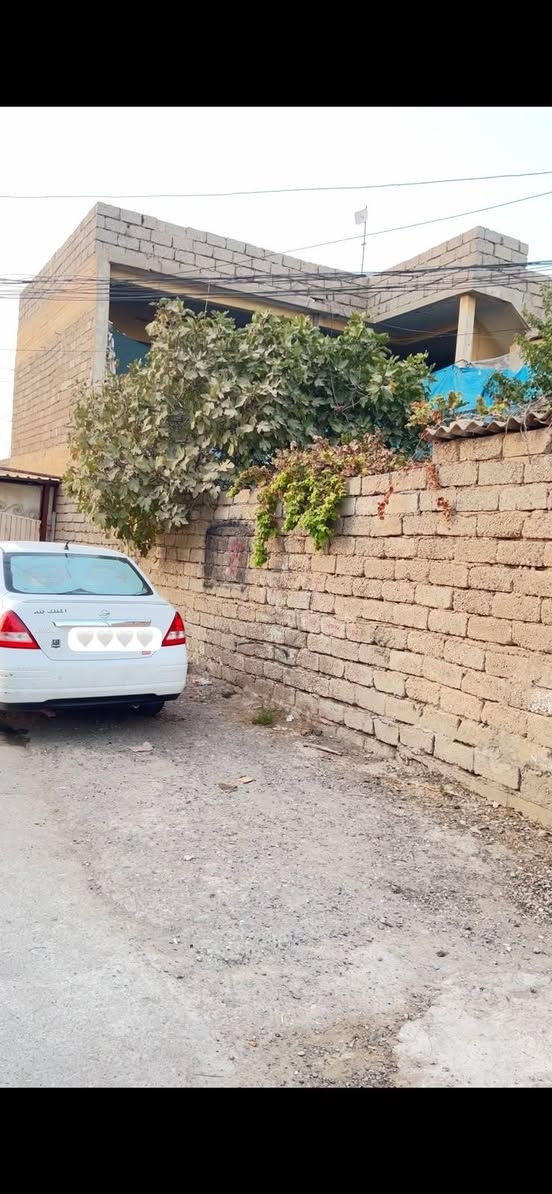 السلام عليكم دار للبيع في حي القاهره  قرب سايديين البنوك قريب على شارع العام ملك  صرف سند 26  بيت ركن طابقين شرقي متكون من اربع غرف ومطبخ  وصحيات  مع حديقتين مساحته 175 متر  سعر البيت بحساب ارض  الاستفسار الاتصال على الرقم. 
***********
