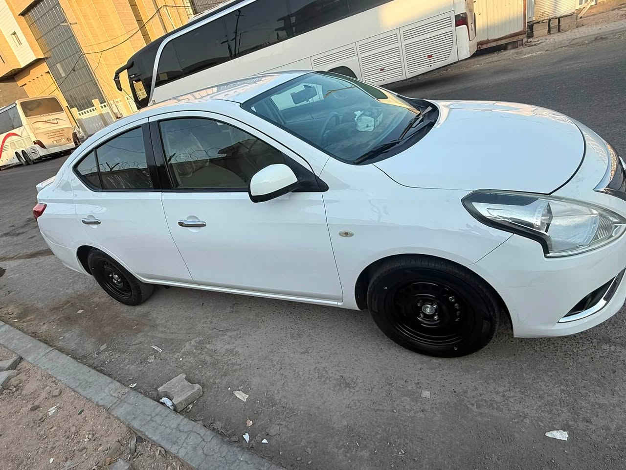 �🚗 للبيع نيسان صني 2021 هندي – بليته زركة 🚗🔥
سيارة مرتبة ونظيفة، شكلها حلو ومناسبة للاستخدام اليومي والشغل.

✅ موديل 2021
✅ هندي
✅ بليته زركة
✅ لون أبيض
✅ بيها باردات
✅ دوسة بالخلفية مال الباب مصبوغة
✅ رقم أربيل
✅ السيارة جاهزة للاستخدام

💰 السعر: 95 ورقة قابل للتفاوض بالمعقول

📸 الصور حديثة والسيارة نفس اللي بالصور
👀 المعاينة تحكم
�العنوان البصره _ المطيحة
للتواصل :***********

