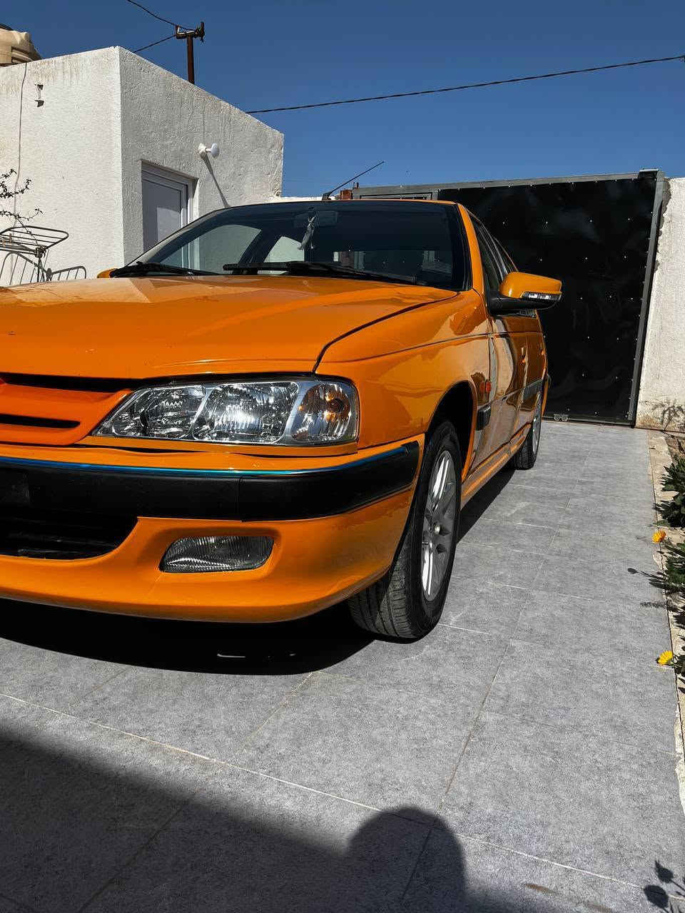 السلام عليكم بيجو بارص موديل 21 جاهزه مكينه وكير حداده وره وكدام كهربائيات شاشه السياره كفاله من كلشي بيهه بس طخه باب السايق مبينه بالصوره سعرهه 65  وبيهه مجال ***********  مكاني ناصريه الغراف
