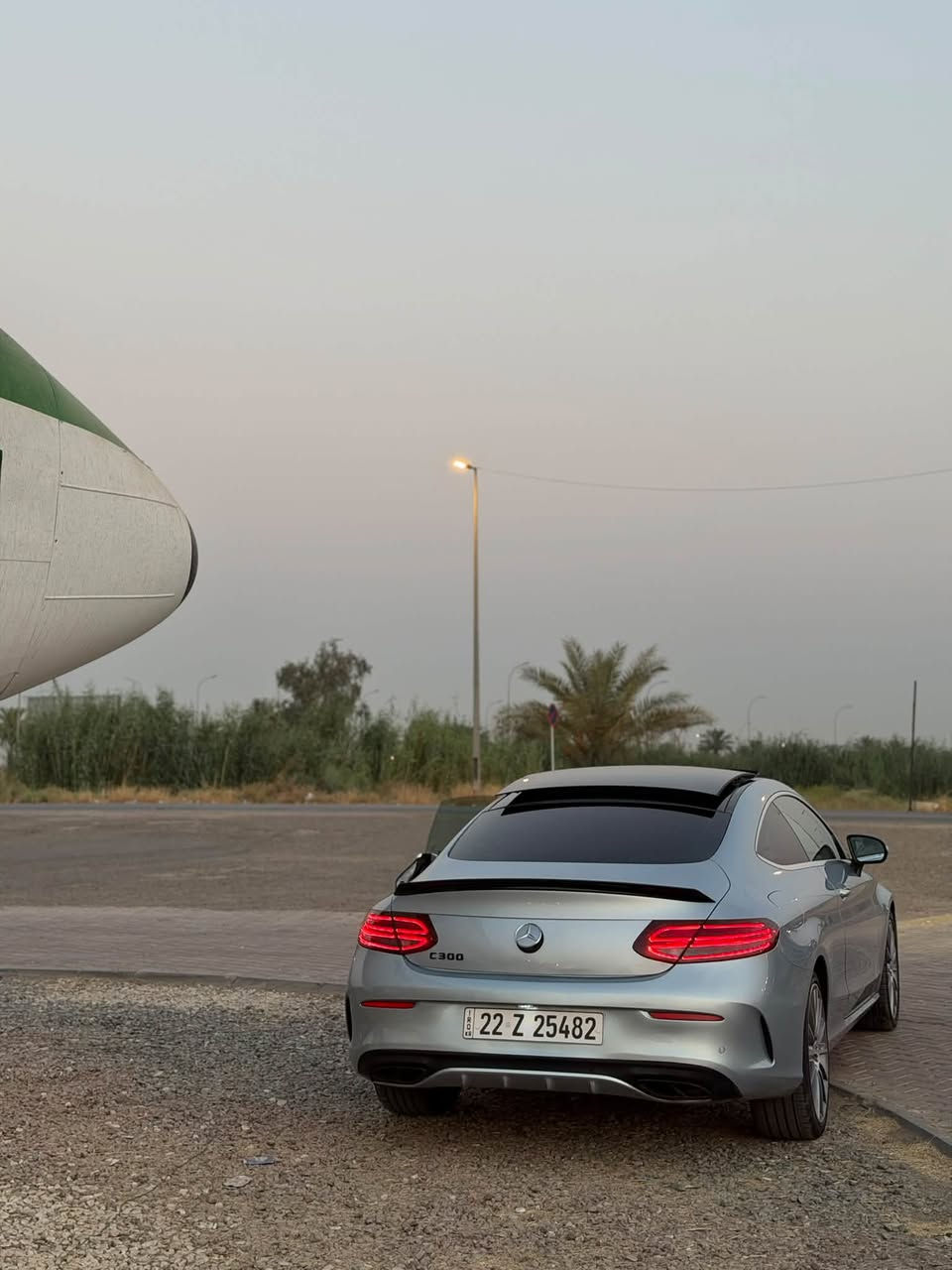 السلام عليكم
مارسدس c300 فورميتك 2017
ماشيه 90mi
فول مواصفات 
بانوراما
نقط عمياء
رادارات 
شفتات 
5 نظام قيادة 
كشنات كهرباء 
كامره قلاب 
لايت متحرك 
مواصفات معروفه وبعد هواي بيه مواصفات السيارة جديدة كلش ومصروف عليه تخم تاير وصدر
 كير ومكينه وتبريد كله شرط وعليه ادامه تخم نوزلات وبلكات ويالحقيقة احله من الصور مابيه اي نقص 

السيارة باسمي تحويل مباشر 
مكاني  بغداد العامرية  ***********

السعر 185$ وبيها مجال قليل سيارة حيل نضيفة ومرتبه صور السونار مع المنشور
