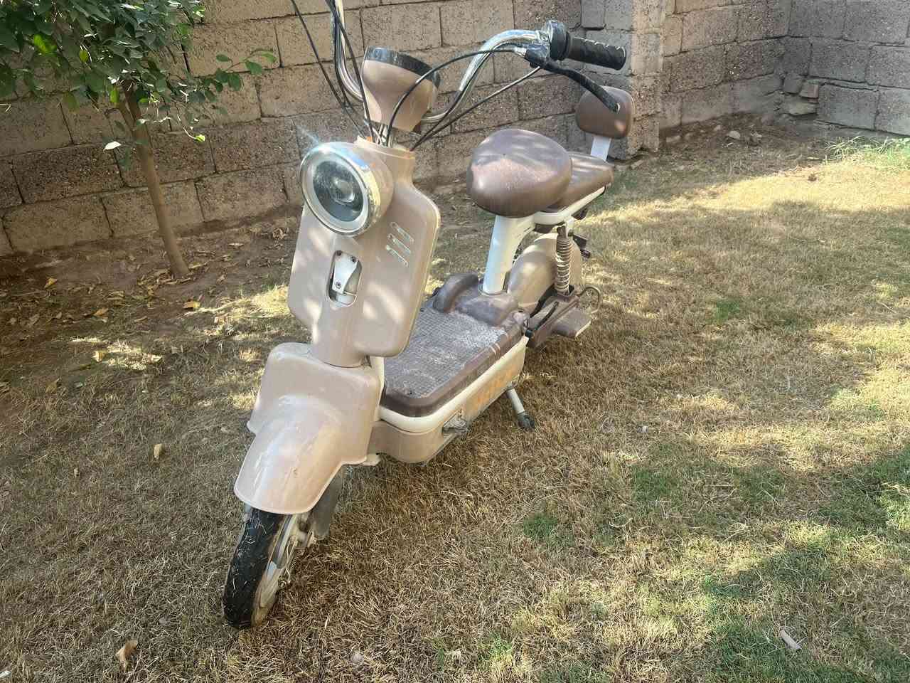 موجود دراجه شحن جديده كفاله عامه نضيفه كلشي ما بيهه حجم 14 بس بدون بطاريات نضافه 90% والصور شاهد السعر 350 وبي مجال لطيبين الاتصال علا الرقم ‏‪***********‬‏ أو خاص @@
