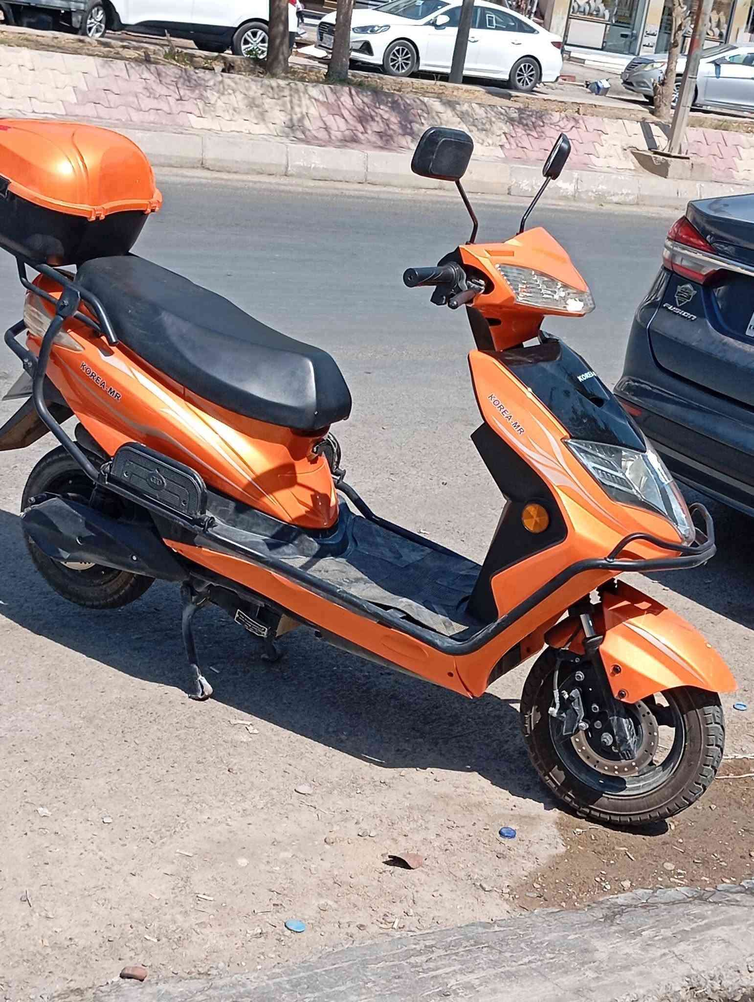 سلام واعليكم دراجه للبيع شحن لون مميز برتقالي مشمشي 🍊موديل 25 دراجه نوع كوري 🇰🇷 سكنس ست 6 بطاريات 🔋3 نمر سرعتهه 135 معدلهه بلمشي 125 تمشي دراجه كفاله عامه من كهربائيات ومن بطاريات ومن شحن مكاني ديالى شهربان ابو رهف الربيعي  ***********
