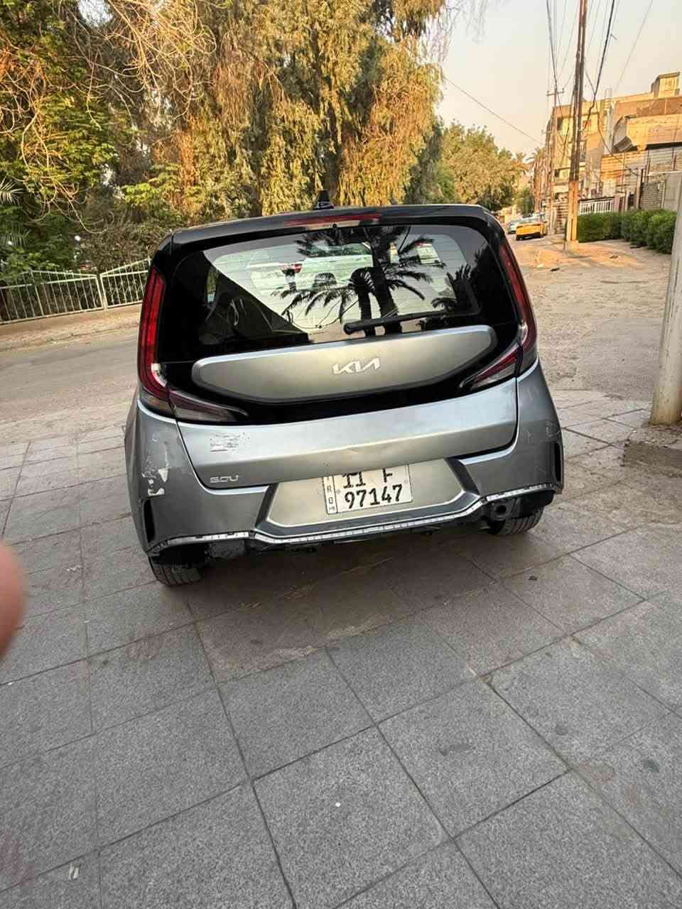 كيا صول 2023
ماشيه 26 
سياره فول مواصفات عدى الفتحه 
وهاي صور حادثه 
سياره بدون كص
مابيه اي نقص السياره كامله 
مكاني /بغداد/ الامين ثانيه 
سعرررررر 100$
***********

نص مكتوب في الصور:
- 6 / 13
- 1 / 13