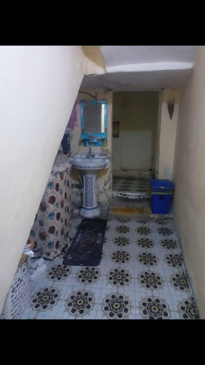 🏠 فرصة عقارية مميزة للبيع
📍 الموقع: حي العسكري الأول - شارع مدرسة الرحمن
📐 المساحة: ٢٦٠ متر مربع (واجهة ١٣ متر × نزال ٢٠ متر)
🏗️ نوع البناء: بناء قديم يرهم مجمع يرهم اي شي مساحه وشارع يخبل 
​📋 تفاصيل الدار:
​٣ غرف نوم
​صالة
​براني (استقبال)
​مطبخ
​صحيات داخلية وخارجية
​كراج سيارة
​⚡ الخدمات: متوفرة بالكامل (تبليط، إنترنت، وغيرها)
💰 السعر: ١٥٥ (بسعر دون العرصة)
​📞 للإستفسار والتواصل:
***********
