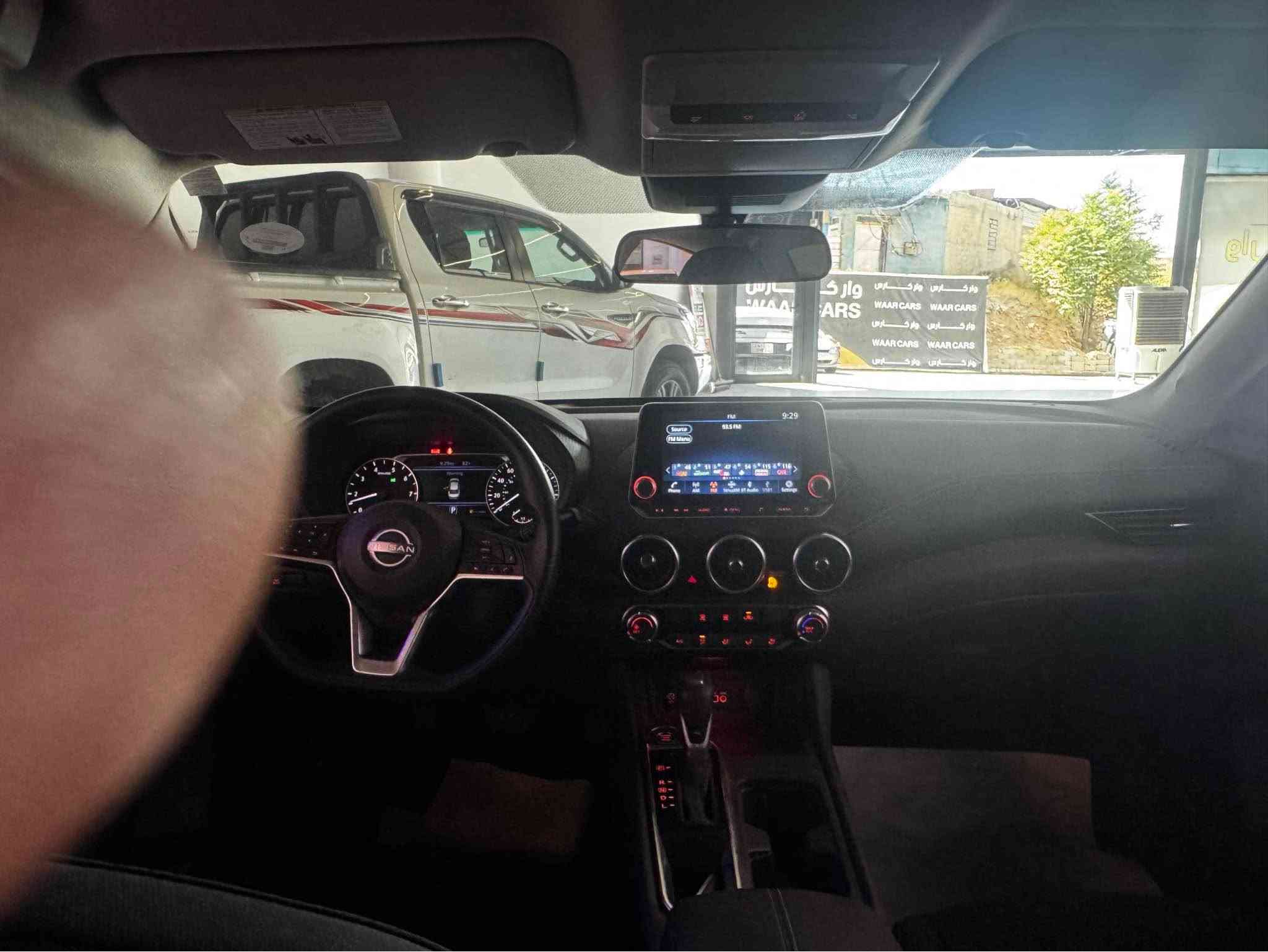 نيسان سنترا 2025Svماشي 5000 آلاف ضررها فقط نصف جاملخ خلفي بدون دواخل سعر 13800$. ***********.        *********** دهوك, العراق

نص مكتوب في الصور:
- 3N1AB8CV8SY413185