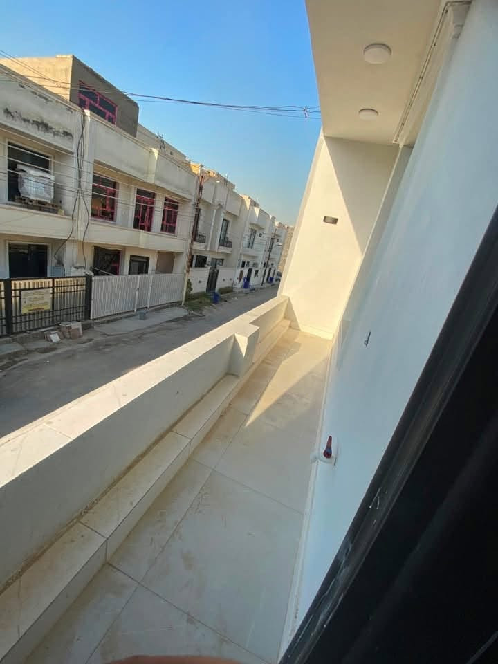 شقه لإيجار طابق ثاني (2)غرف نوم 🛌 +ستقبال+مطبخ+خدمات 📍العنوان بعد الدوره البوعيثه مجمع السلام قريب السيطره الشقه زيرو ما مسكونه الاستفسار ***********
