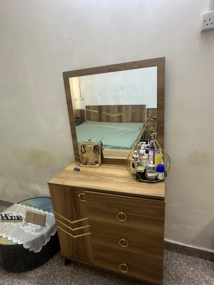 غرفة نوم للبيع  بغداد البلديات للاستفسار واتساب
‭***********‬
