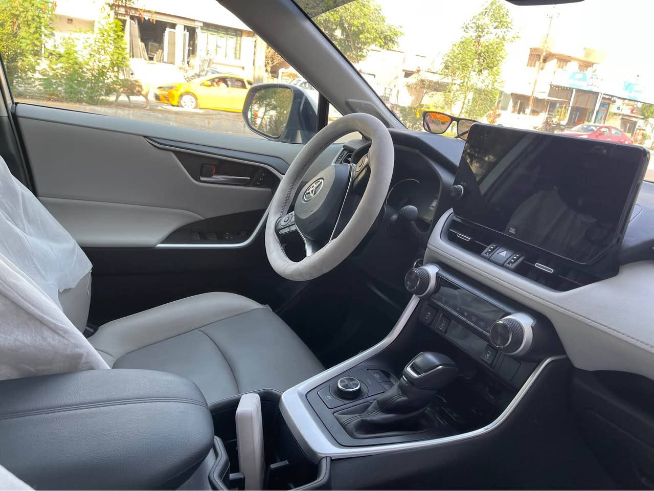 𝐓𝐎𝐘𝐎𝐓𝐀 𝐑𝐀𝐕𝟒-Premium HYBRID 2024

تويوتا رافــــ4 XLE Premium موديل 2024 هايبرد

عداد المسافة : ٢٠ الف زيرو 

حجم المحرك : 2.5L ( 4.سلندر )هايبرد

ملاحظة السيارة : فقط جاملغ مبدل نفس لون شركة جهة السايق     
مكانة بارد باب

المواصفات : Premium

فتحة سقف 

كيج الكتروني 

شاشة كبير لمس

كاميرا

‏ابواب  بصمة

‏‎بصمة تشغيل 

هاند بريك بصمة

اوتو هولد (𝐀𝐔𝐓𝐎 𝐇𝐎𝐋𝐃)         

اوتو ستارات (𝐀𝐔𝐓𝐎 𝐒𝐓𝐀𝐑𝐓)

اوتو ستوب (𝐀𝐔𝐓𝐎 𝐒𝐓𝐎𝐏)

رادار امامي (تحديد مسار)

‏‎رادار جانبي (نقاط عمياء)

‏‎رادار خلفي (التحذير من الاصطدام)

‏

‏‎حساسات جانبي 

‏‎حساسات خلفي 

نظام (𝐄𝐂𝐎)

نظام (𝐍𝐎𝐑𝐌𝐀𝐋)

نظام (𝐒𝐏𝐎𝐑𝐓

تحكيم ستيرين

استيرن هيتر

كشنات كهربايي 

كشنات هيتر

تبريد لمس

تبريد مركزي

صندوق كهربائي

لايتات (𝐋𝐄𝐃) ليد عدسة زينون 

بلاجكتور (𝐋𝐄𝐃) ليد 

بكلايتات (𝐋𝐄𝐃) بيلادي

ويل كروم

تفاصيل اكثر الاتصال علی ارقام التاليه ‏

☎️ ***********
عنوان📍كركوك 

‏ كركوك, العراق

