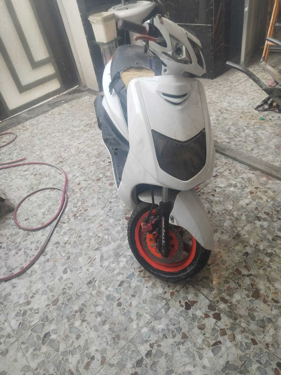 سلام عليكم اخواني هاي سكنس نثيه 140 دراجه جنت طالع بيها طفت حطيت بانزين ماشتغلت لحيت عليها بل سلف ماع عندي الواير الي موضح بل فيديو وامانة الله جانت شغاله لا تكطيع ولا كل مشكلة بيها عراضها للبيع قيمها واخذها بما يرضي الله عنواني بغداد الشعب رقمي *********** واتساب فقط خاص مامتواجد بي
