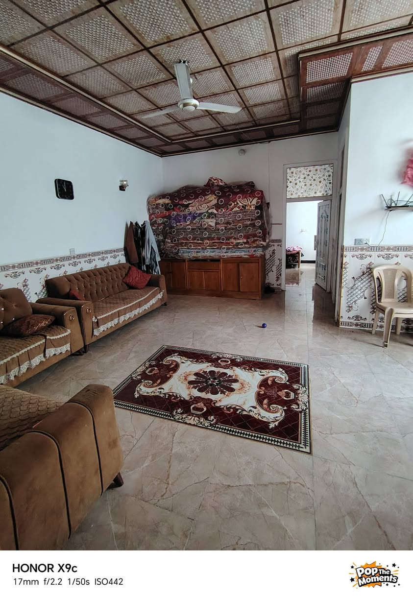 سلام عليكم دار للبيع ركن عل شارعين مساحه ١٦٠ متر طايق واحد بيت غرفتين نوم صاله صتغبال مطبخ حمامات داخل وخارج كراج جبير سياره تدخل بي مرتب موقعه دور الزراعه تقاطع القدس الستفار التصال ***********
