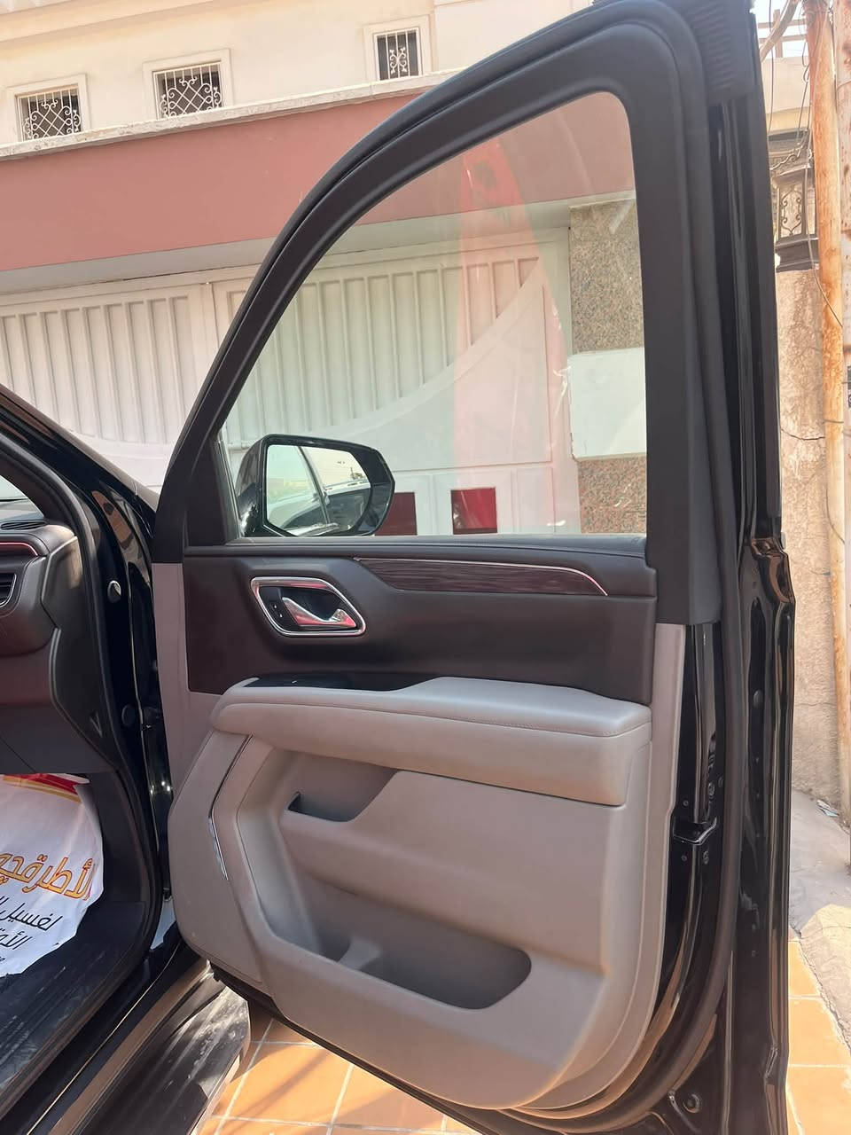 السلام عليكم تاهو موديل 23 lt
معروفه مواصفاتهه خليجيه وكاله المنصوري 
بيهه اصبع bdr بل هلال الخلفي فقط سونار موجود 
السعر 43 وبيهه مجال قليل  ماشيه 86
***********
