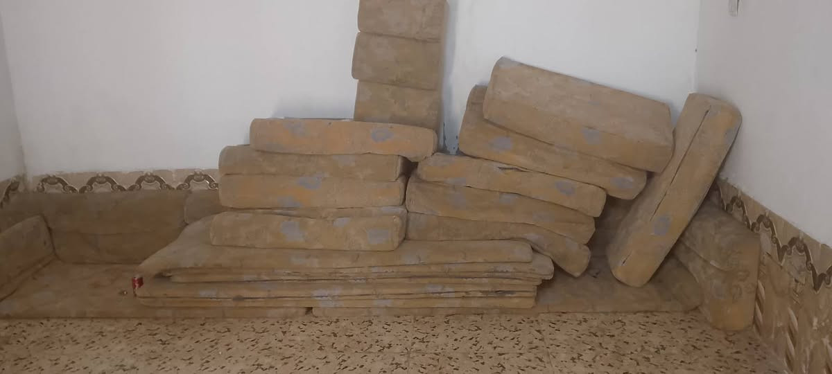 مجلس للبيع مسا اربع قطع مساند والداعيات سته مكان الناصريه 150.  ‏‪***********‬‏
