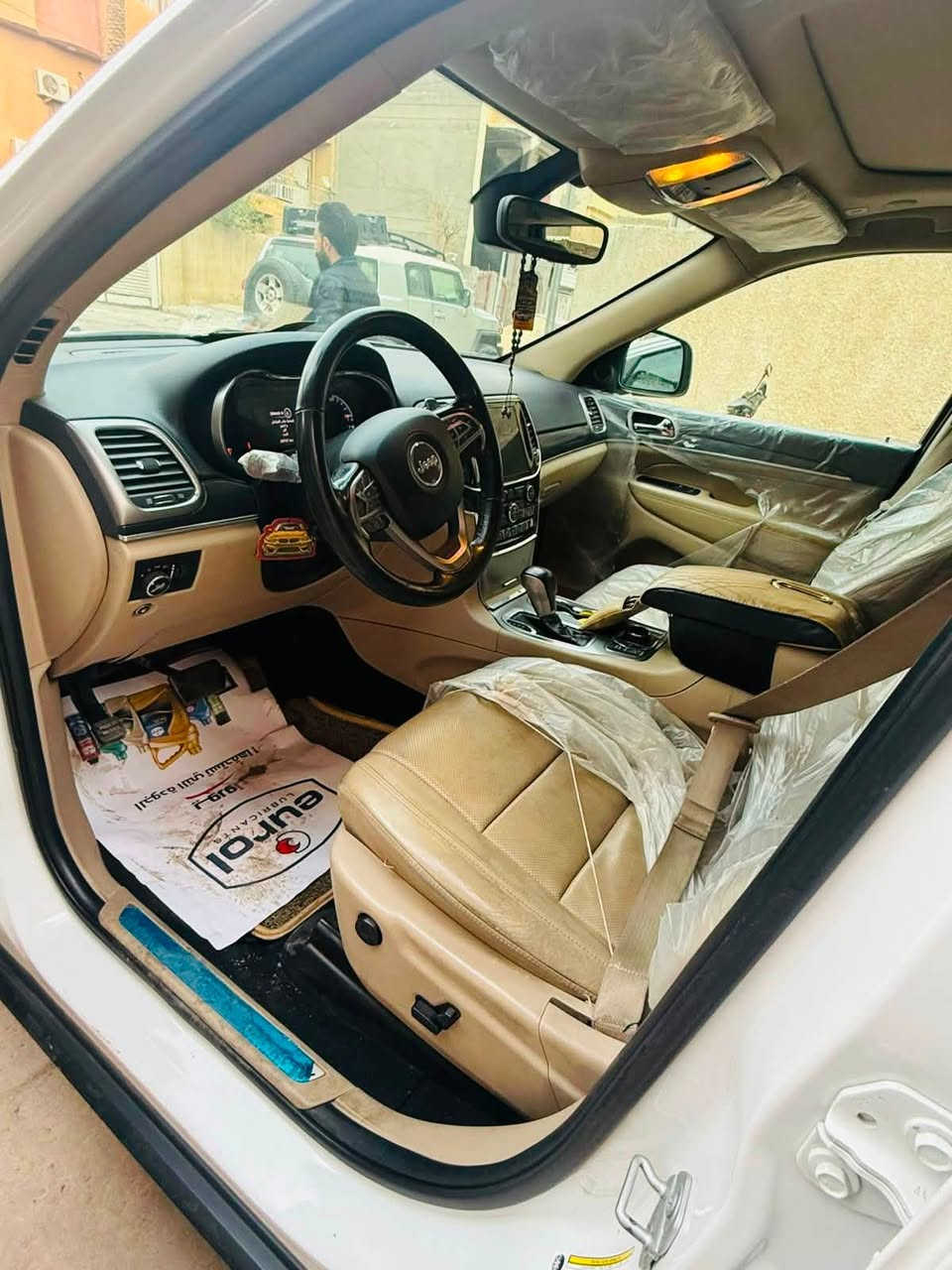 سلام عليكم جيب موديل 2020
خليجي مال هارلم
لمتدد ٣شاشات
حساسات
انطفاء ذاتي
بنوراما
فول ماعدى الجكات
بيه بارد بلباب الي خلف السكن كد شبر
ماشيه ٧٧٠٠٠كيلو
سعر السياره ٢٧٥٠٠$
مكان السياره بغداد
الاستفسار (***********)
