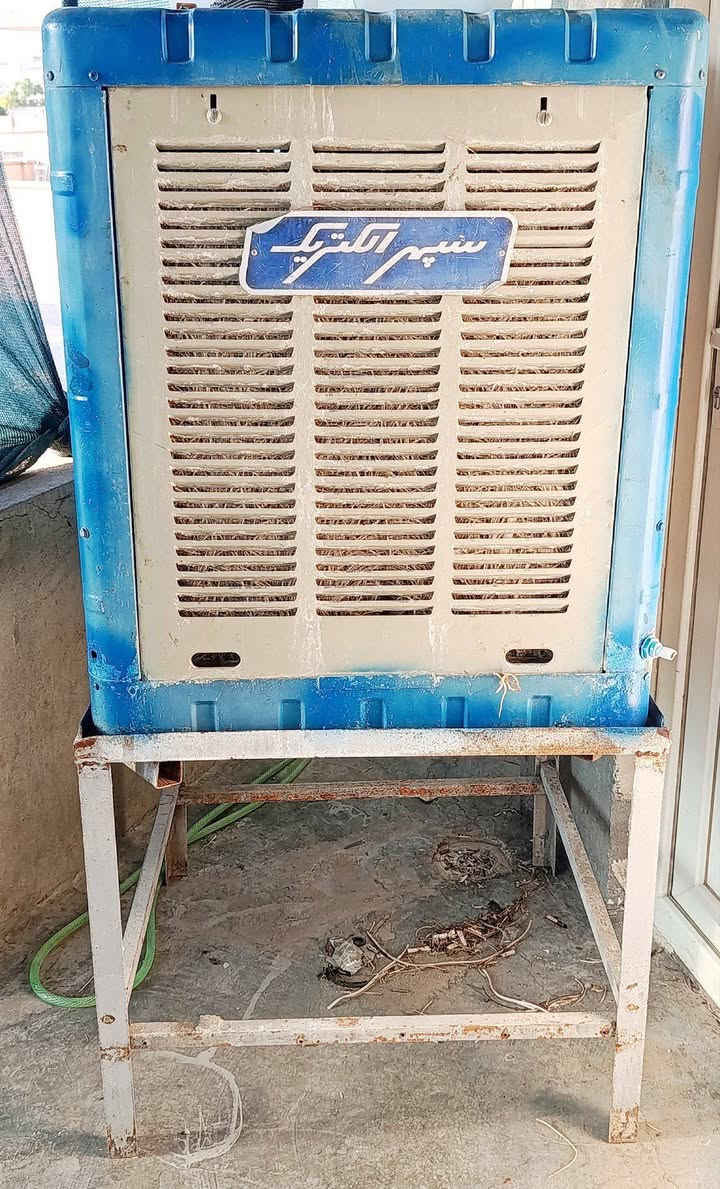 ئەم ئەشیایانە بۆ فرۆشتن 
***********
