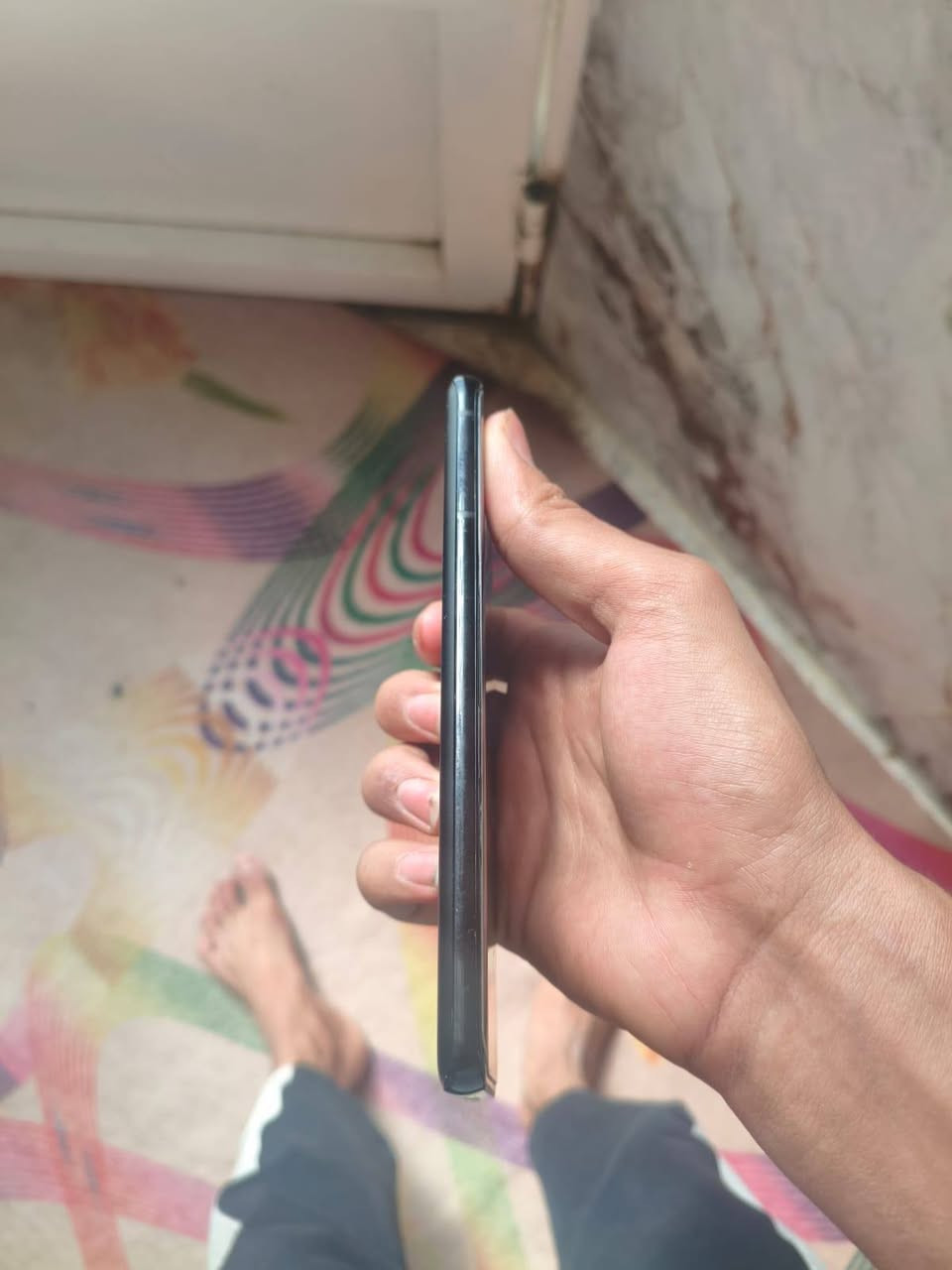 S21Ultra العملاق وارد امريكي
المعالج: Qualcomm Snapdragon 888 5G — 5nm
GPU: Adreno 660
RAM: 12GB أو 16GB
التخزين: 128 / 256 / 512GB
الشاشة: 6.8" Dynamic AMOLED 2X
الدقة: 3200×1440 QHD+
التحديث: 120Hz Adaptive
البطارية: 5000mAh
الشحن: 25W سلكي، 15W لاسلكي
مقاومة الماء: IP68
البصمة: Ultrasonic تحت الشاشة
📸 الكاميرات
الرئيسية: 108MP
Ultra Wide: 12MP
Telephoto 3×: 10MP
Periscope 10×: 10MP
السيلفي: 40MP
الفيديو: 8K@24fps، و4K@60fps 
جهاز فقط وياه كفر ولاصق حمايه 
السعر 350 وبي مجال للطيبين
