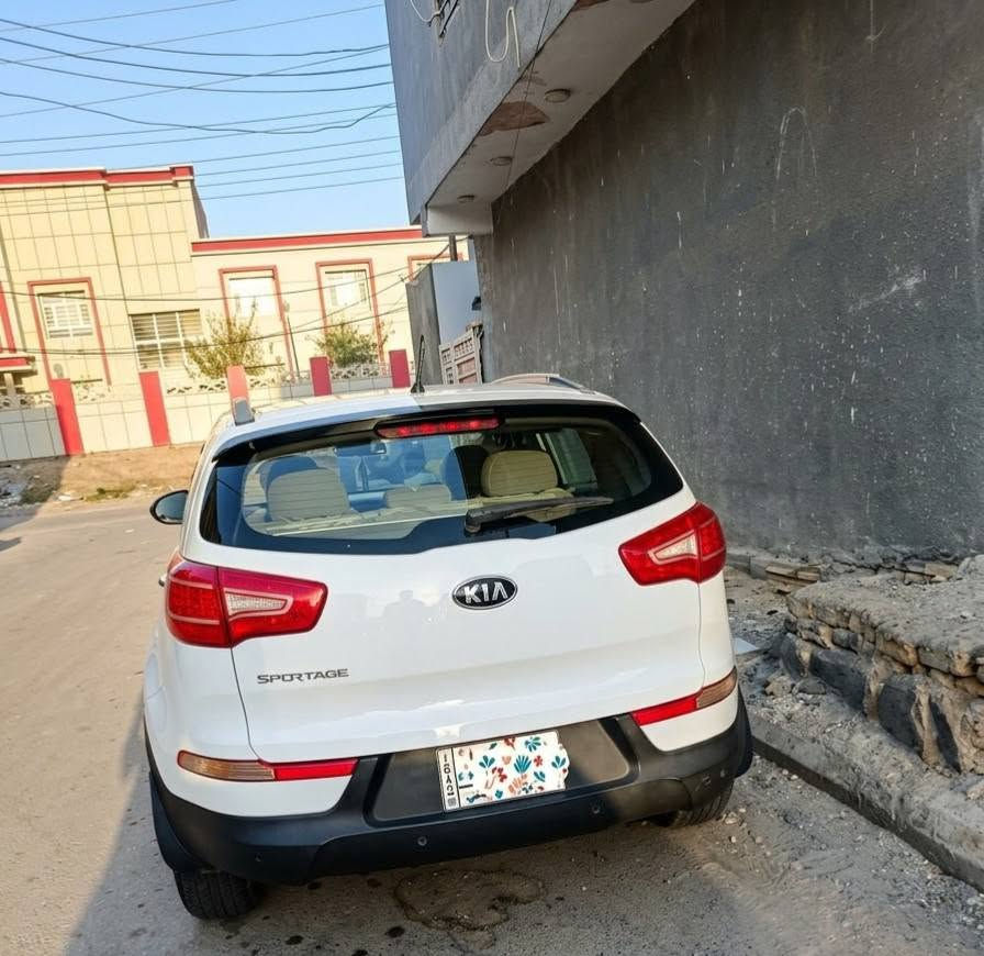 السلام عليكم
كيا سبورتج موديل ٢٠١١ خليجي للبيع 
مكفولة السيارة سيارة فول مواصفات فتحة سقف بانوراما شاشة حساس تبريد شغال  مكاني ناصرية مركز  
السعر ١٢٧ وبيه مجال 
للاستفسار الاتصال على ***********
