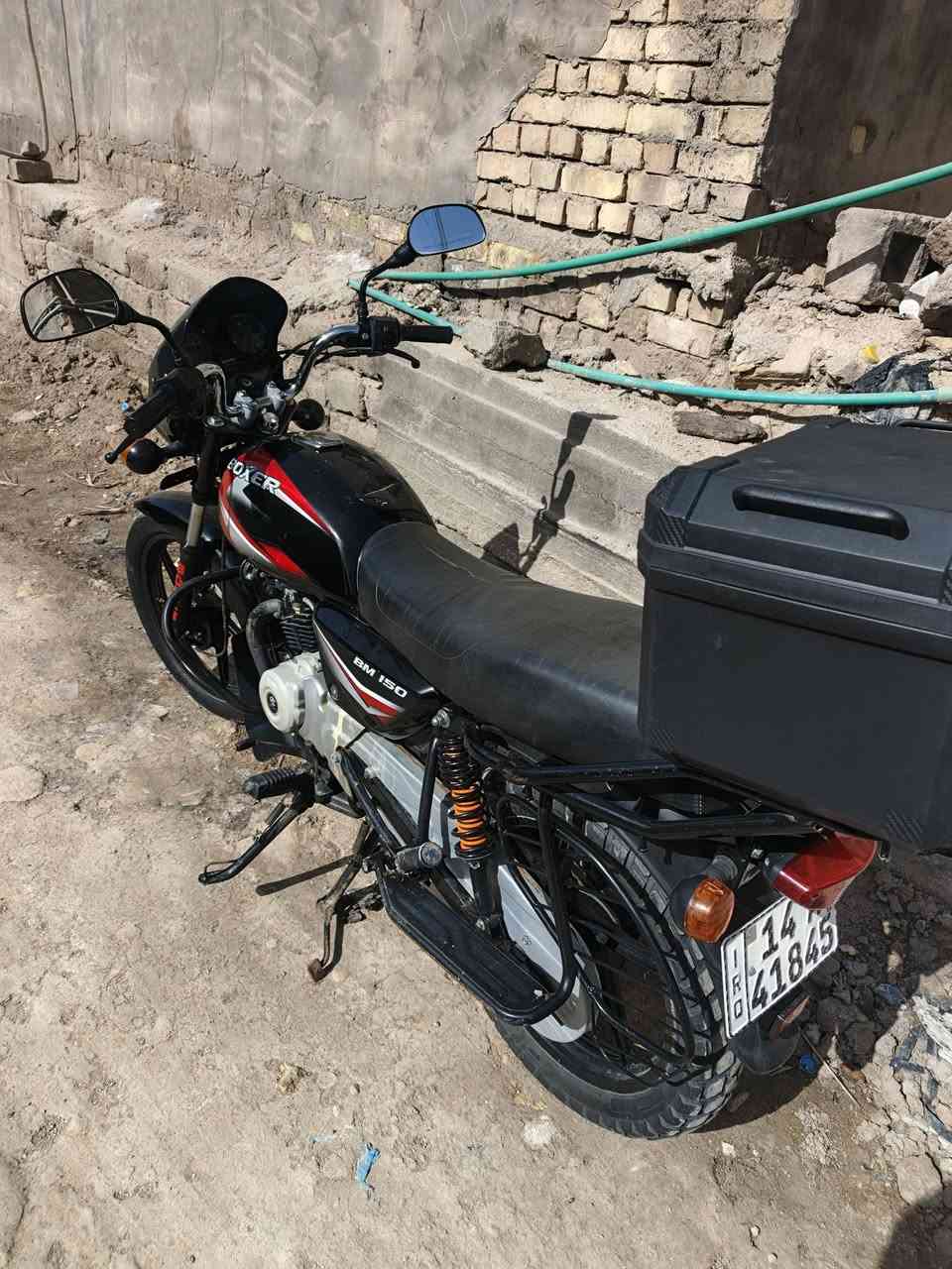 السلام عليكم
بوكسر موديل ٢٢  طالعة بشهر ٨ رقم بصره جاهزه من كلشي لا مجفت ولا مفتوح بس عداد السرعة ما يشتغل السعر مليونين وميه وبيهه مجال عنوان البصره القرنه الشرش 
***********
