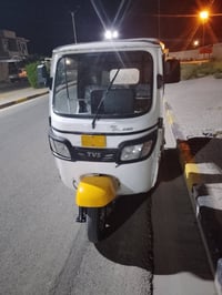 شباب تكتك البيع موديل 21شهر، 3كفاله عامه سعر 4400وبيه مجال 07823609845