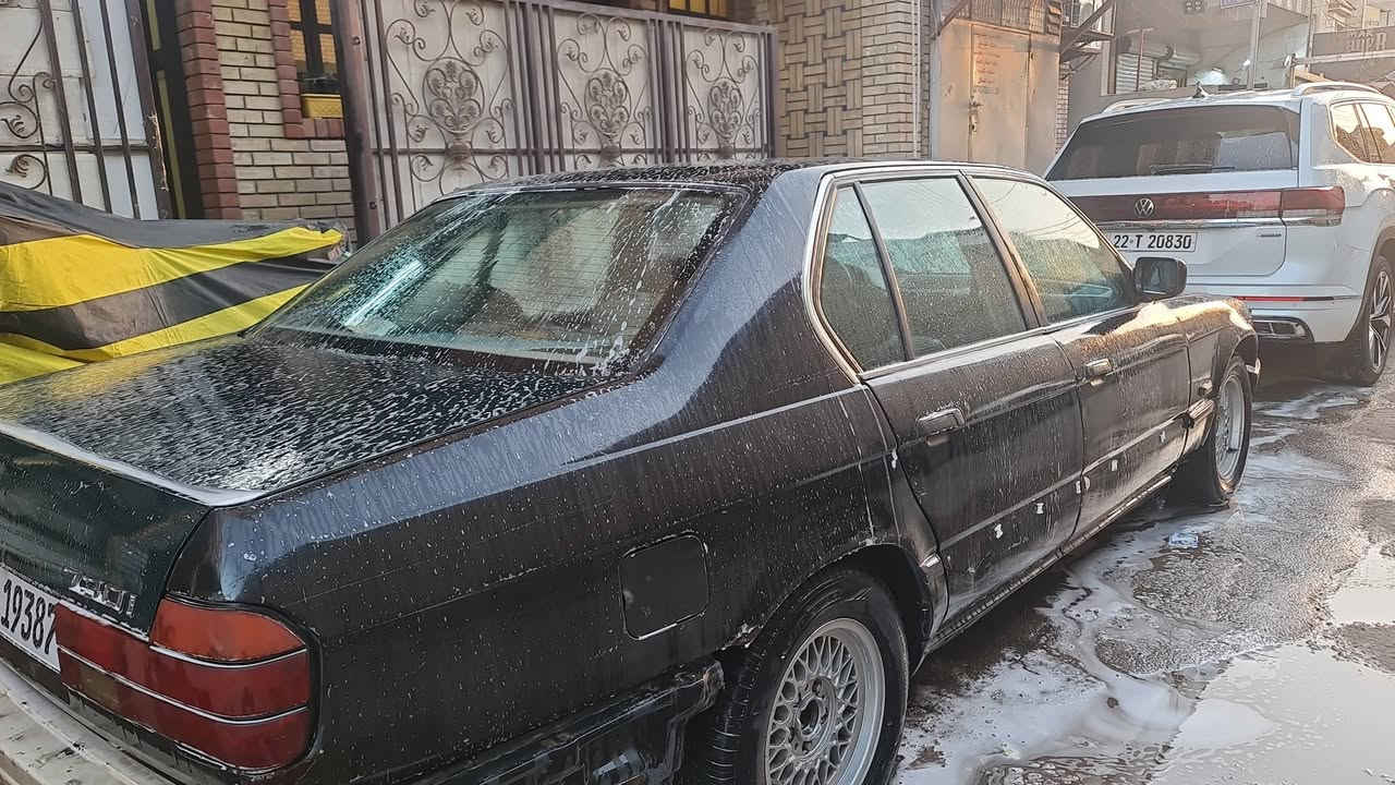 ٧٣٥ موديل ١٩٩١
سنويه ولوحات  ب اسمي رقم واسط ستلمتهن قبل اسبوع التحويل بأي دائرة مرور 

السياره تبجي على صبغ و دوشمه و جانيهه من قبل ٤ سنوات   

المحرك خير من لله 

الكير خير من لله 

التبريد ((مجمده  ))

تخم تاير جديد 

ويل نجمه بلادي 

حداديات جيد جدا 

دعاميات تجاريه 

بك لايت وياها زوج جديد 

ترايك للبصره روحه رجعه بالتبريد شرط 

معروضه ب٤٠ ورقه شرط التحويل مكاتبه مروريه شرط 

مكان سيارة الكرادة داخل 

غير متواجد عل نت ليريدهه وعنده ستفسار  يتصل ***********
