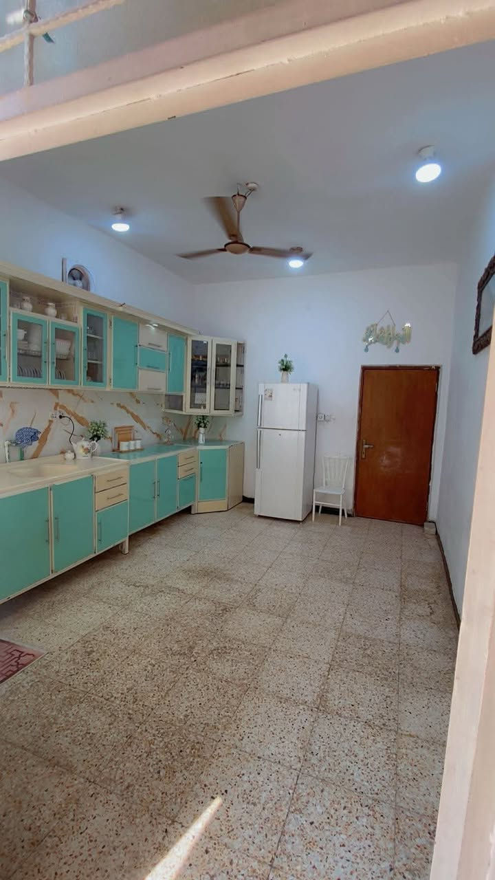بيت للبيع زراعي شارع المسبح 
ثالث بيت عن الشارع الرئيسي 
بناء طابوق والسقف كونكريت مسلح

المساحه 285 متر

البراني 9 في 4 
المطبخ 7 في 4 
الستقبال 8 في 4 
غرفه 5 في 4 
غرفه 4 في 4 
غرفه 6 في 3 
مجمع صحيات خارجيه 
مجمع صحيات داخلي 
طارمه على طول البيت العرض 
4 متار حته مشتمل يصير بيها
كراج سياره 5 امتار في 6 
حديقه 4 امتار 
الواجهيه 13 متره 
منور ع طول البيت  
يبعد ع شارع العام العام 3 بيوت
اي استفسار تواصل خاص او اتصل 
***********
الي عنده عروض عقارية ويريد بيع سريع وآمن 
يتواصل معنا 📱
